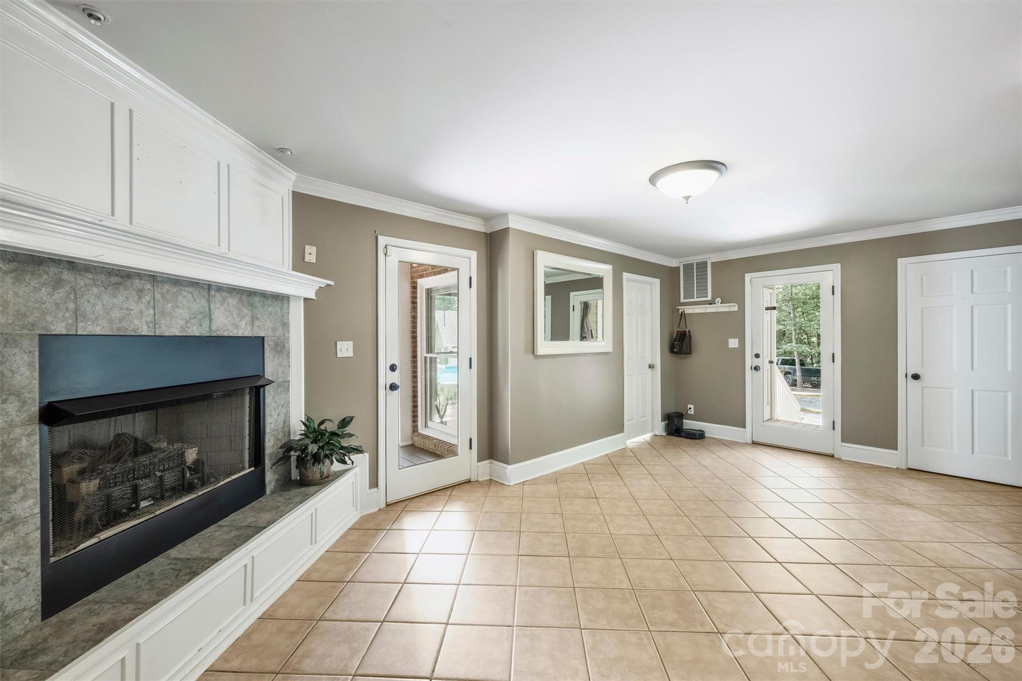 1213 Diana Lee Lane