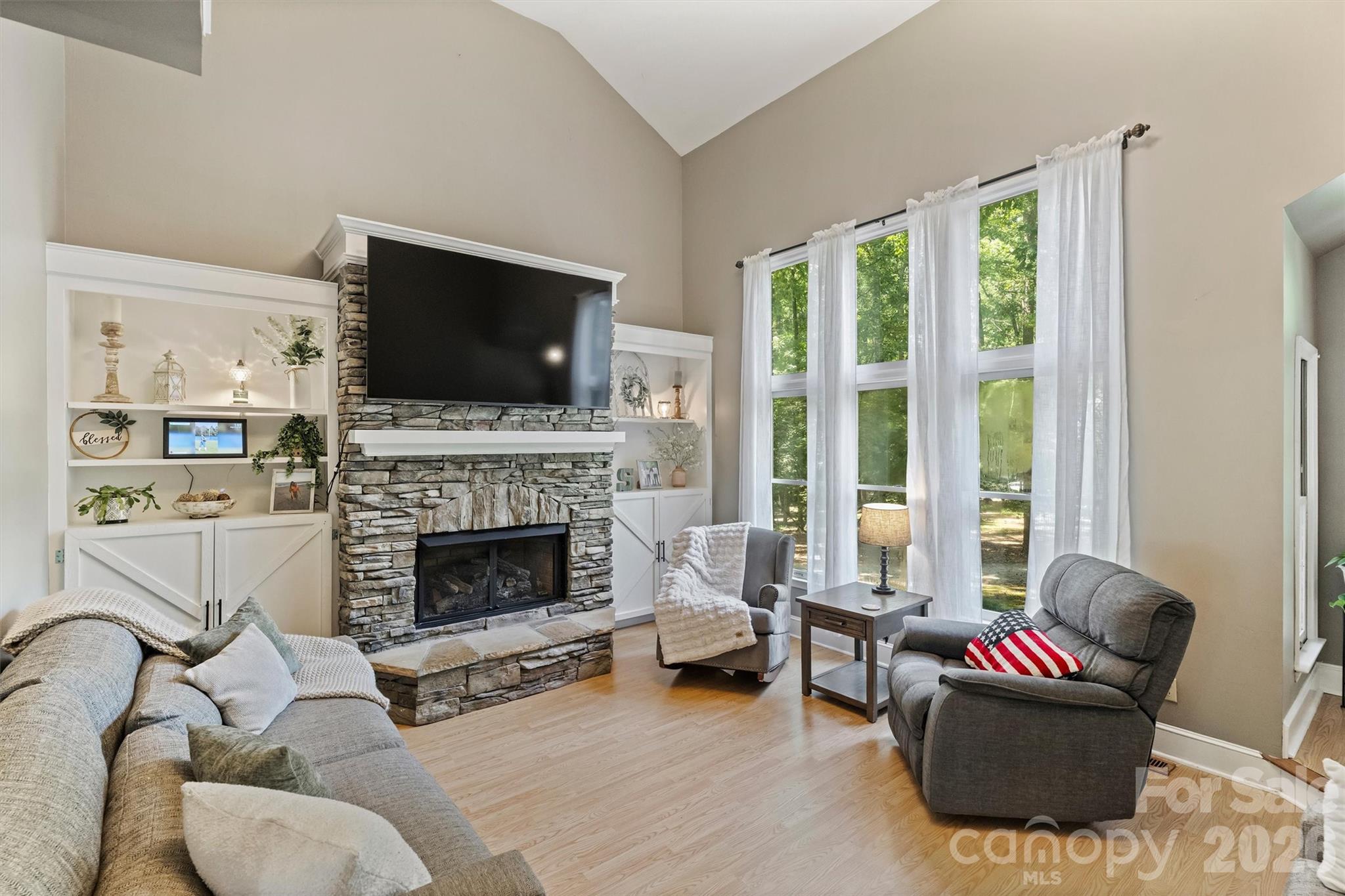 1213 Diana Lee Lane