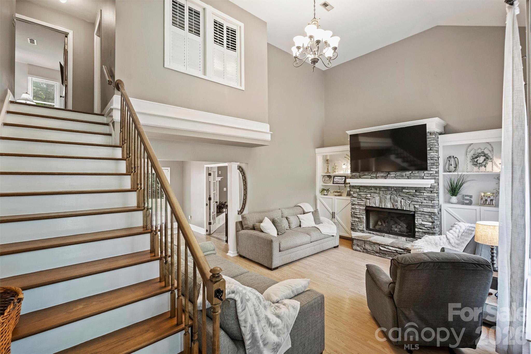 1213 Diana Lee Lane