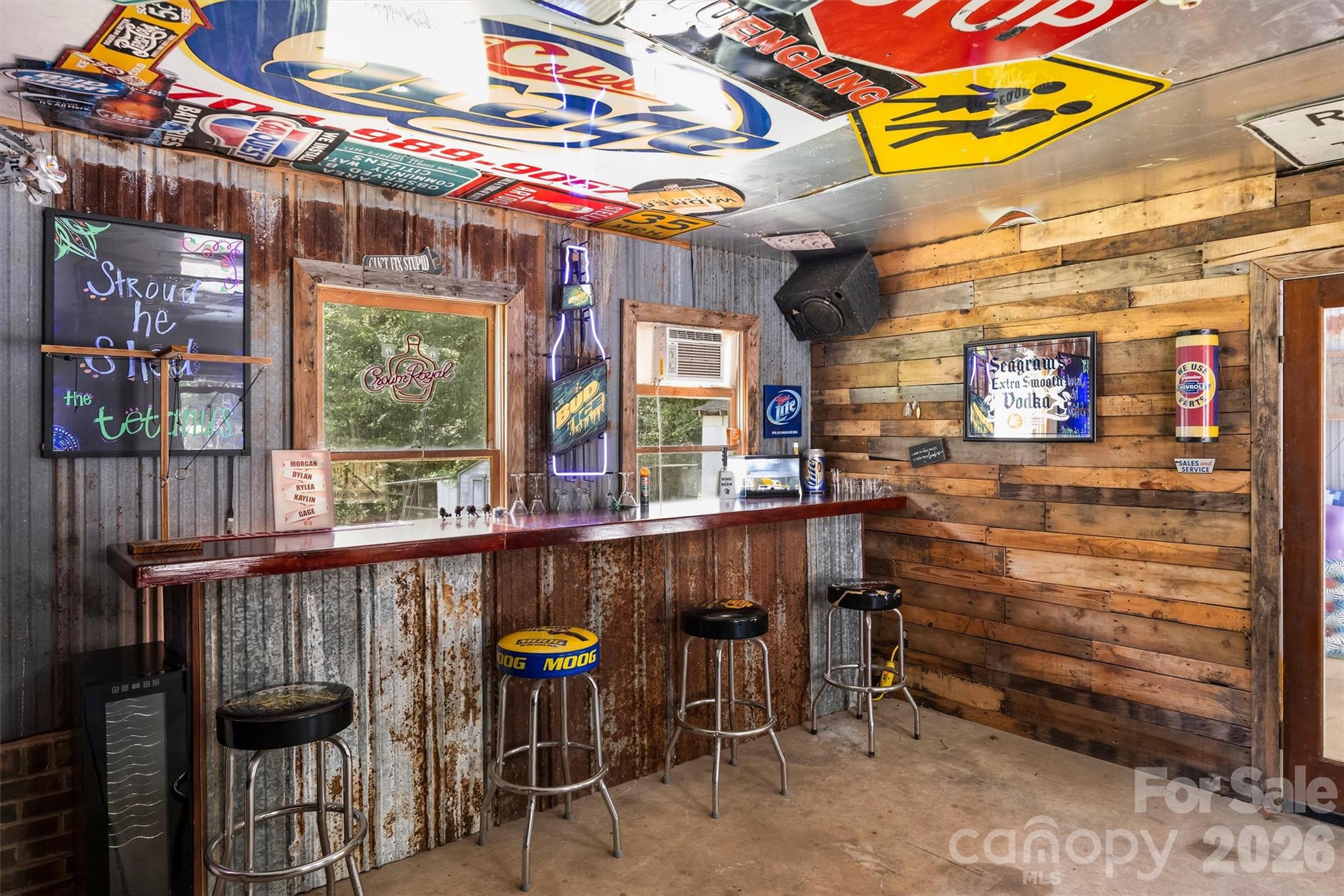 1213 Diana Lee Lane