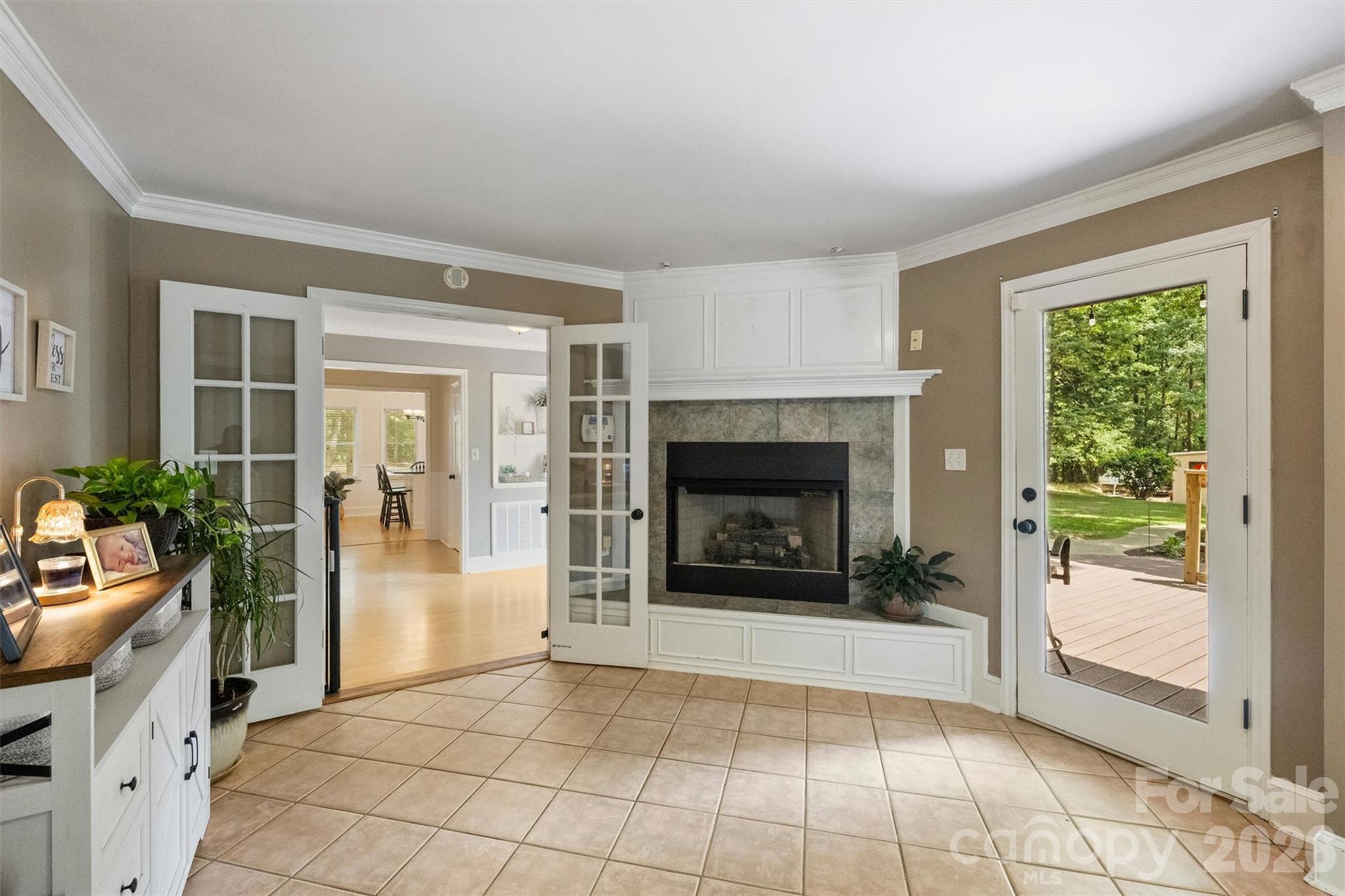 1213 Diana Lee Lane
