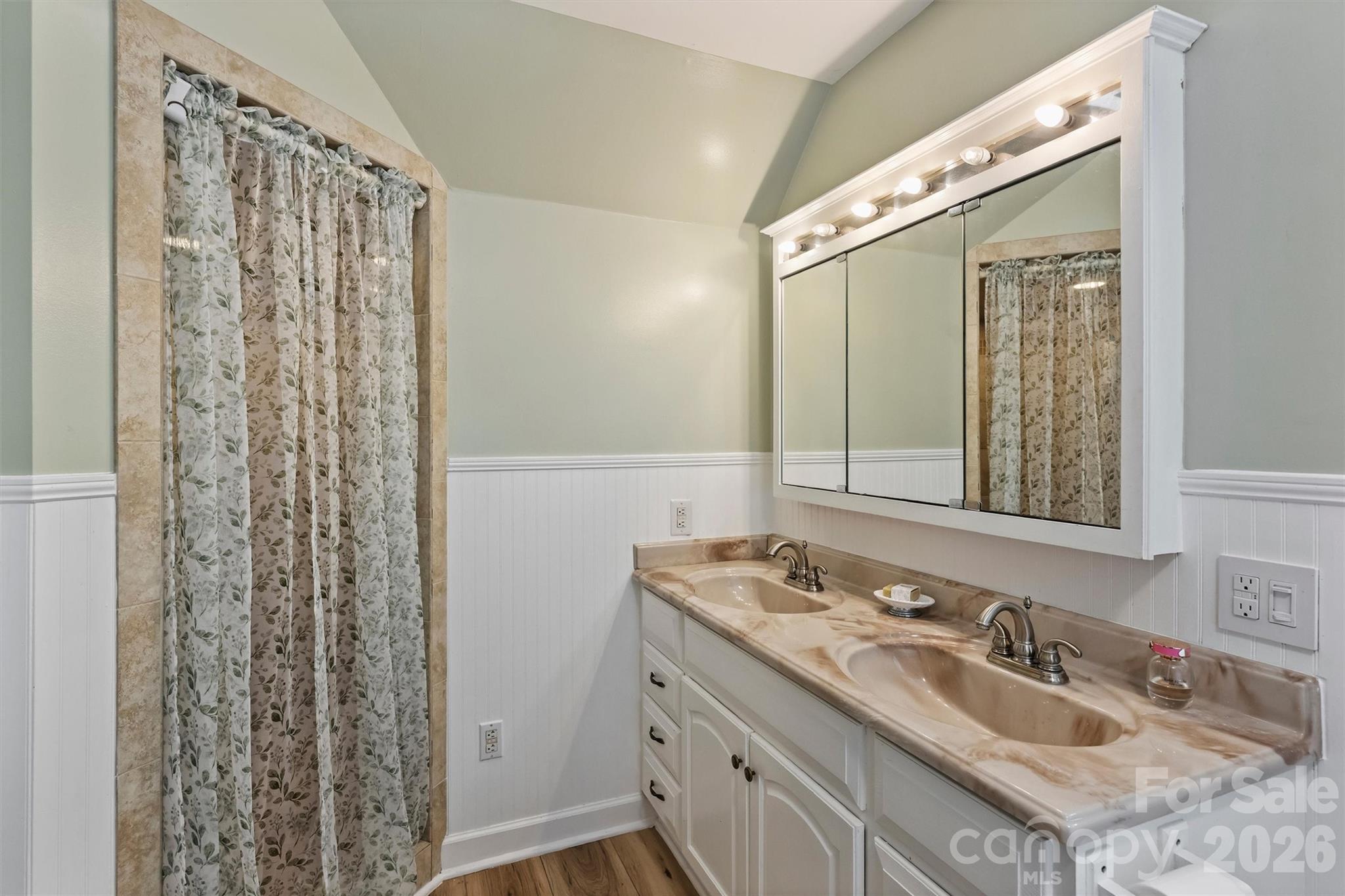 1213 Diana Lee Lane