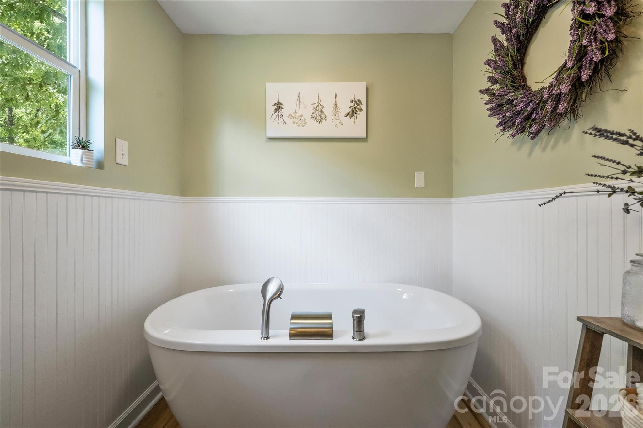 1213 Diana Lee Lane