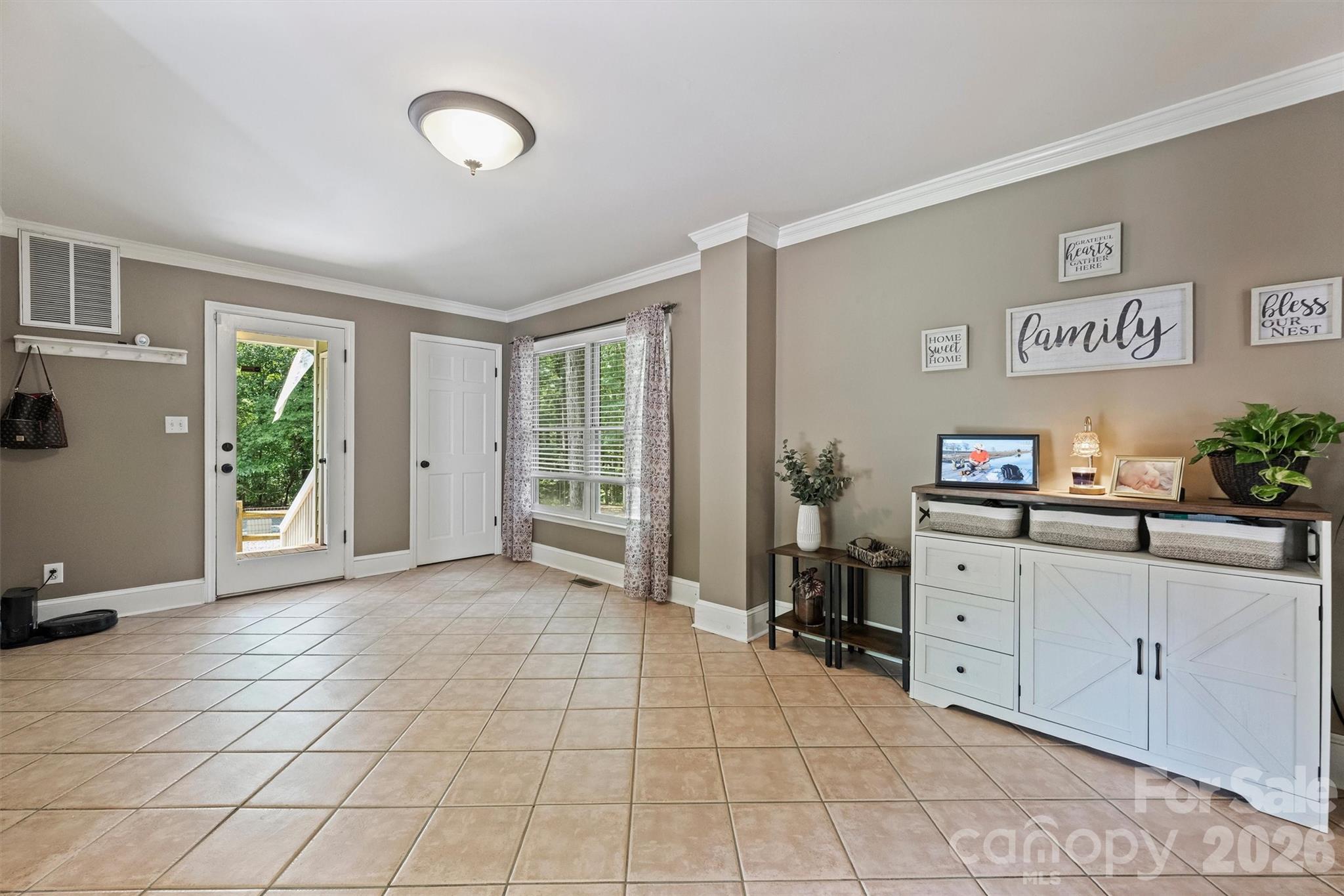 1213 Diana Lee Lane