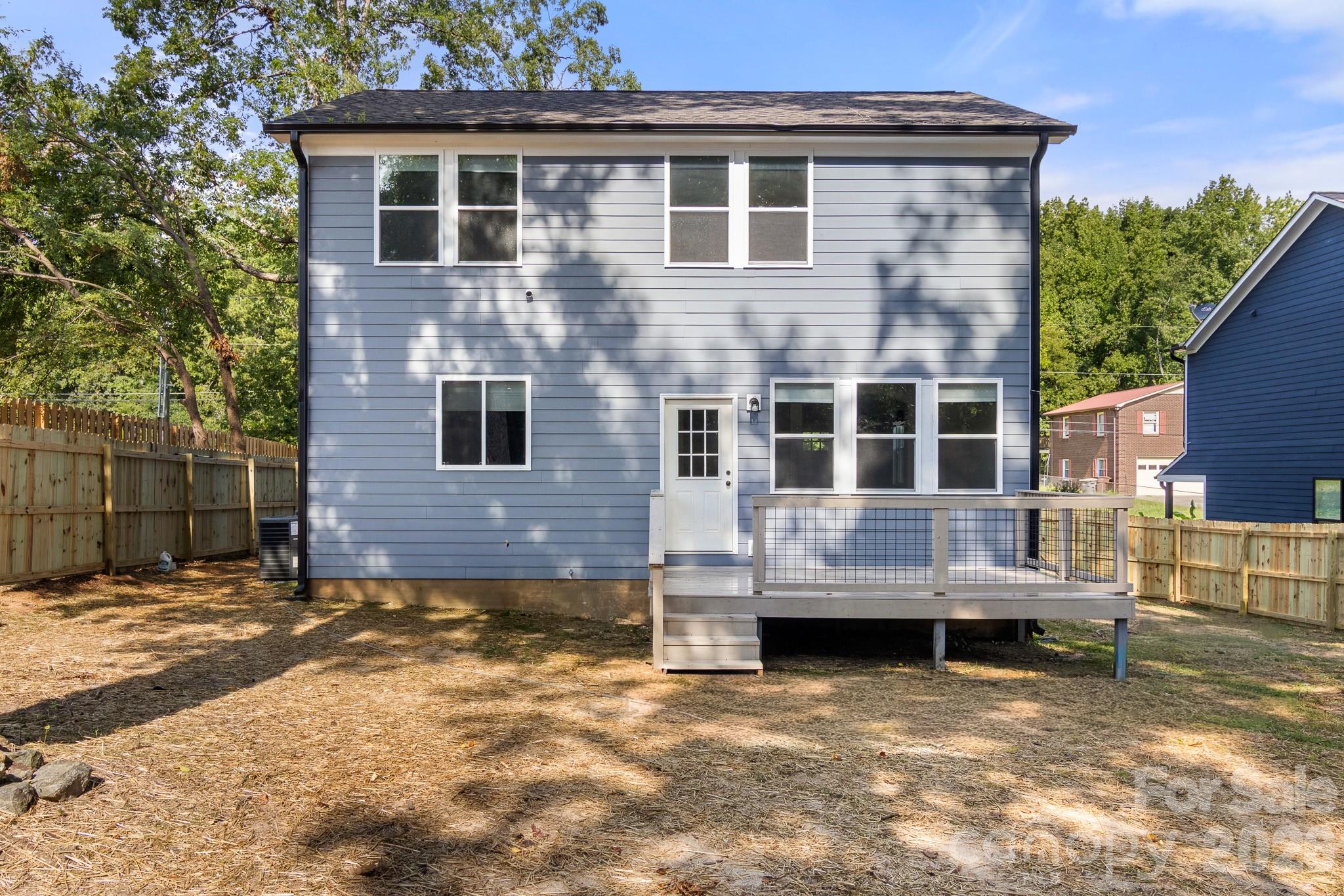 621 Norland Avenue Unit: 2