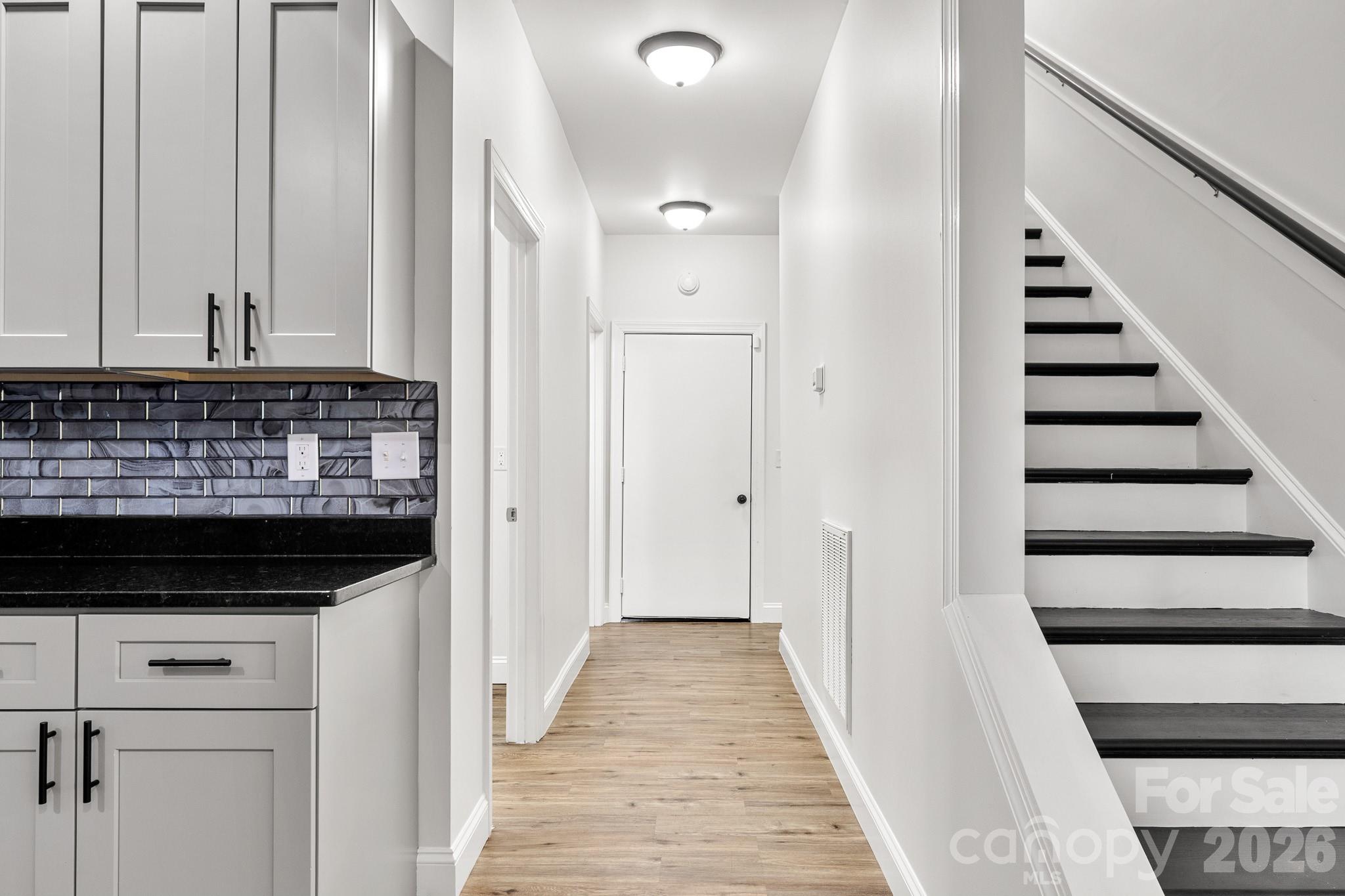 621 Norland Avenue Unit: 2