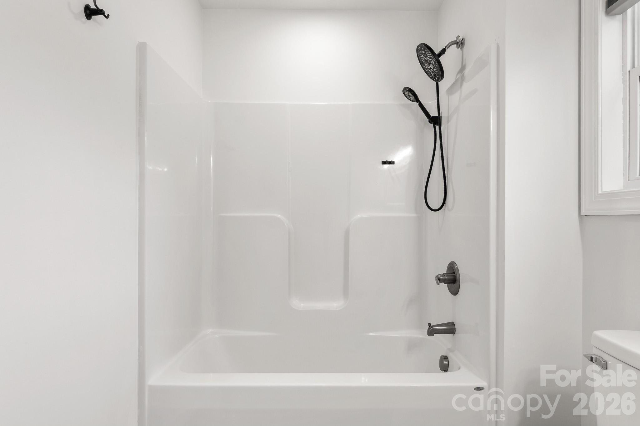 621 Norland Avenue Unit: 2