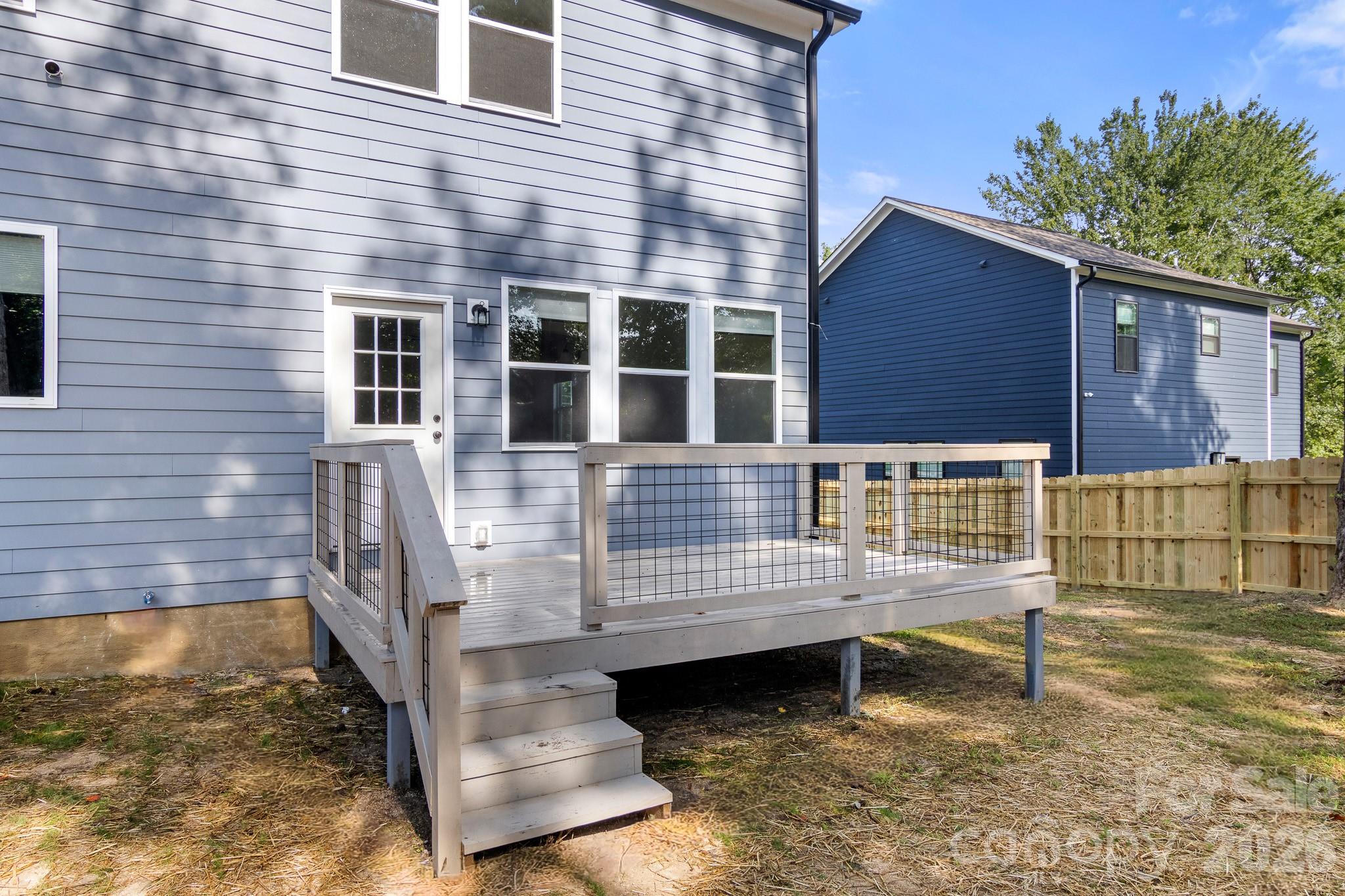 621 Norland Avenue Unit: 2