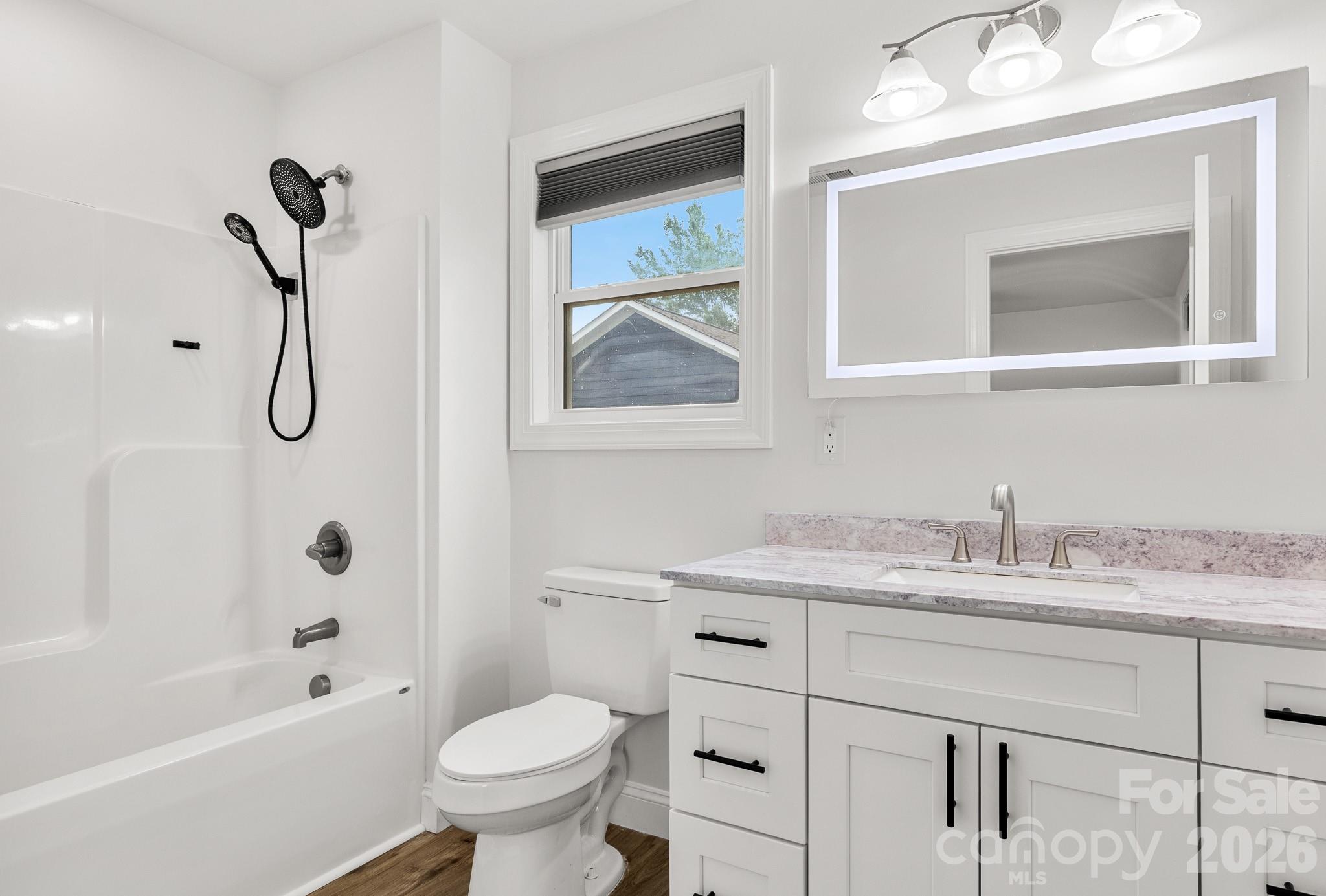 621 Norland Avenue Unit: 2