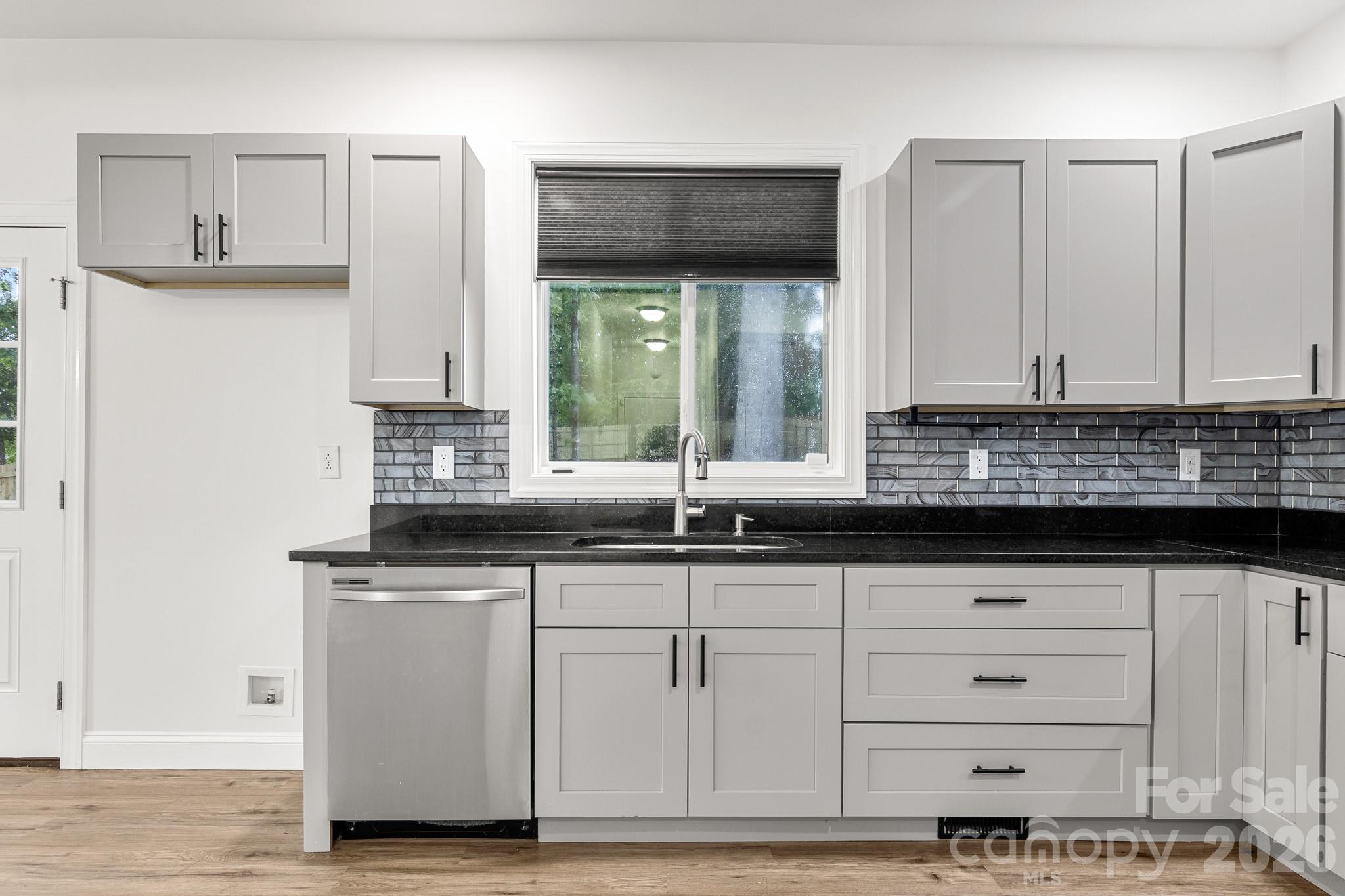 621 Norland Avenue Unit: 2