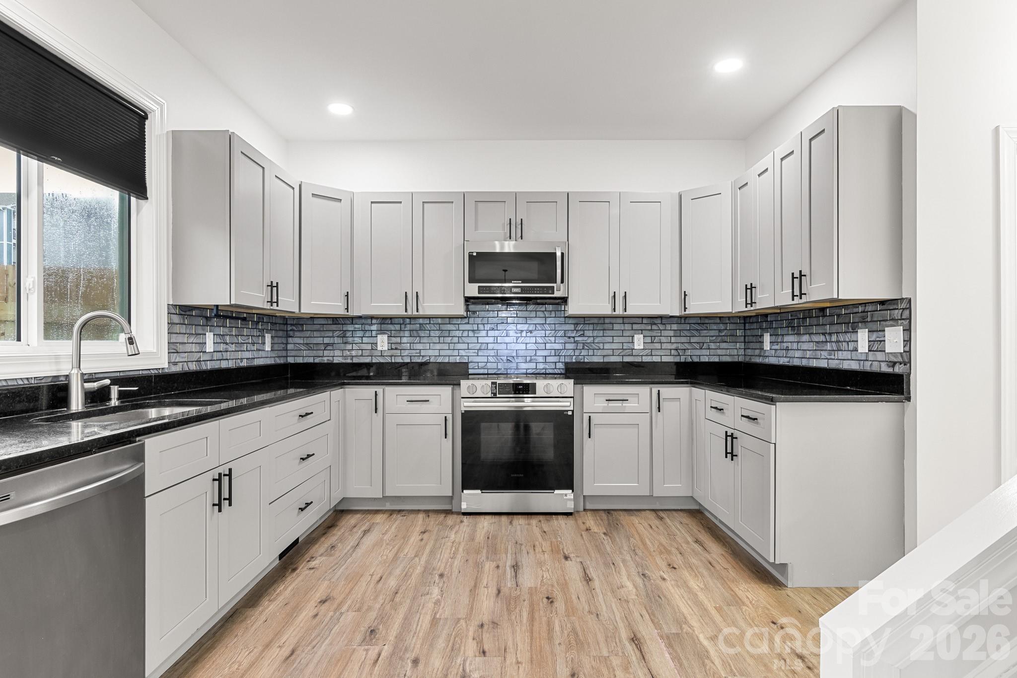 621 Norland Avenue Unit: 2