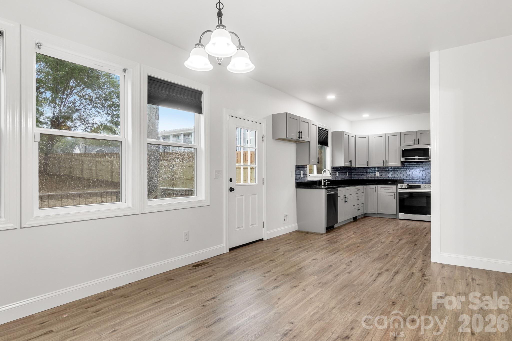 621 Norland Avenue Unit: 2