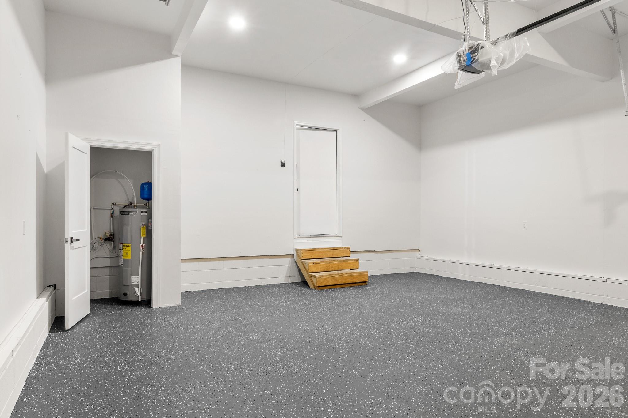 621 Norland Avenue Unit: 2
