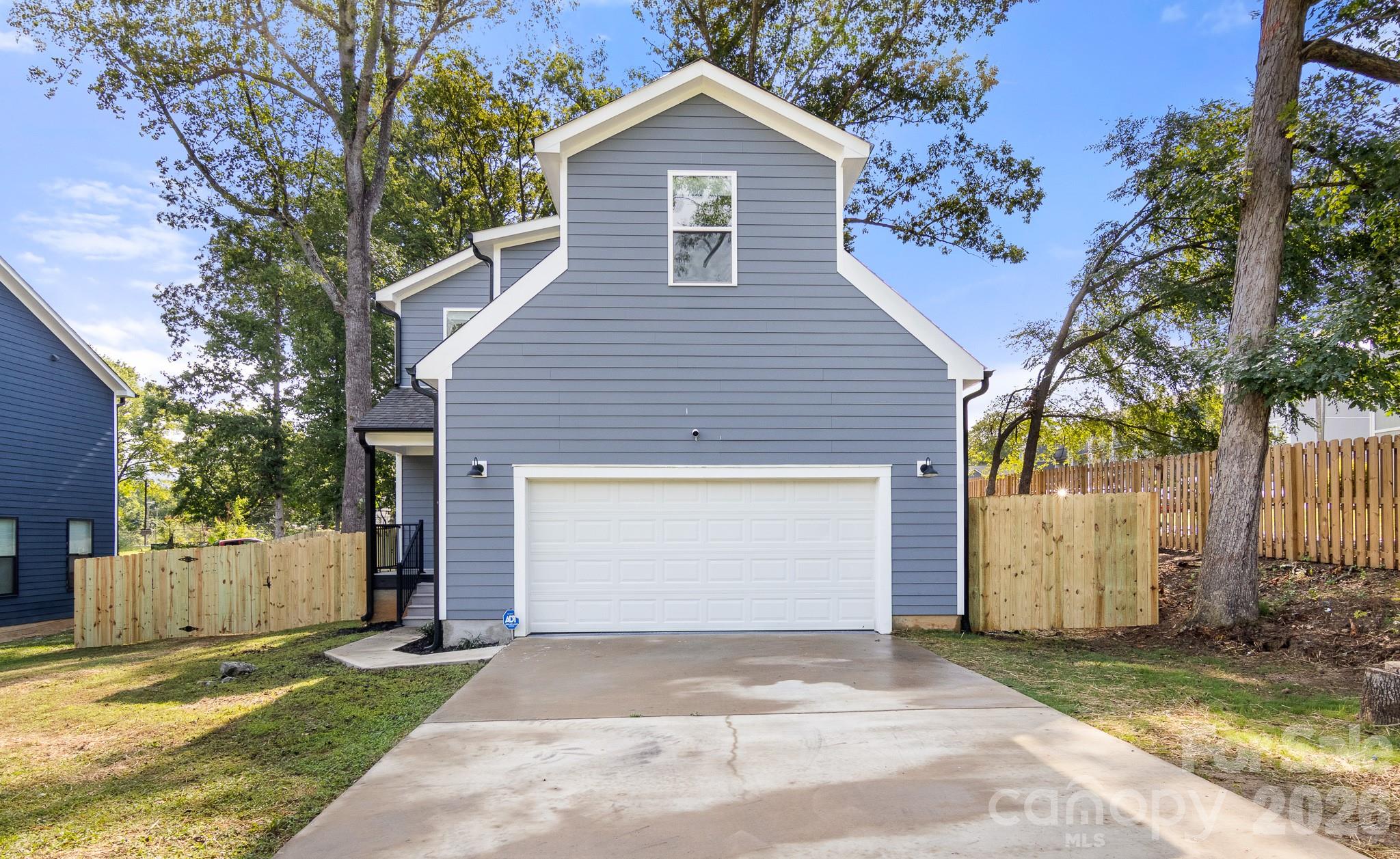 621 Norland Avenue Unit: 2