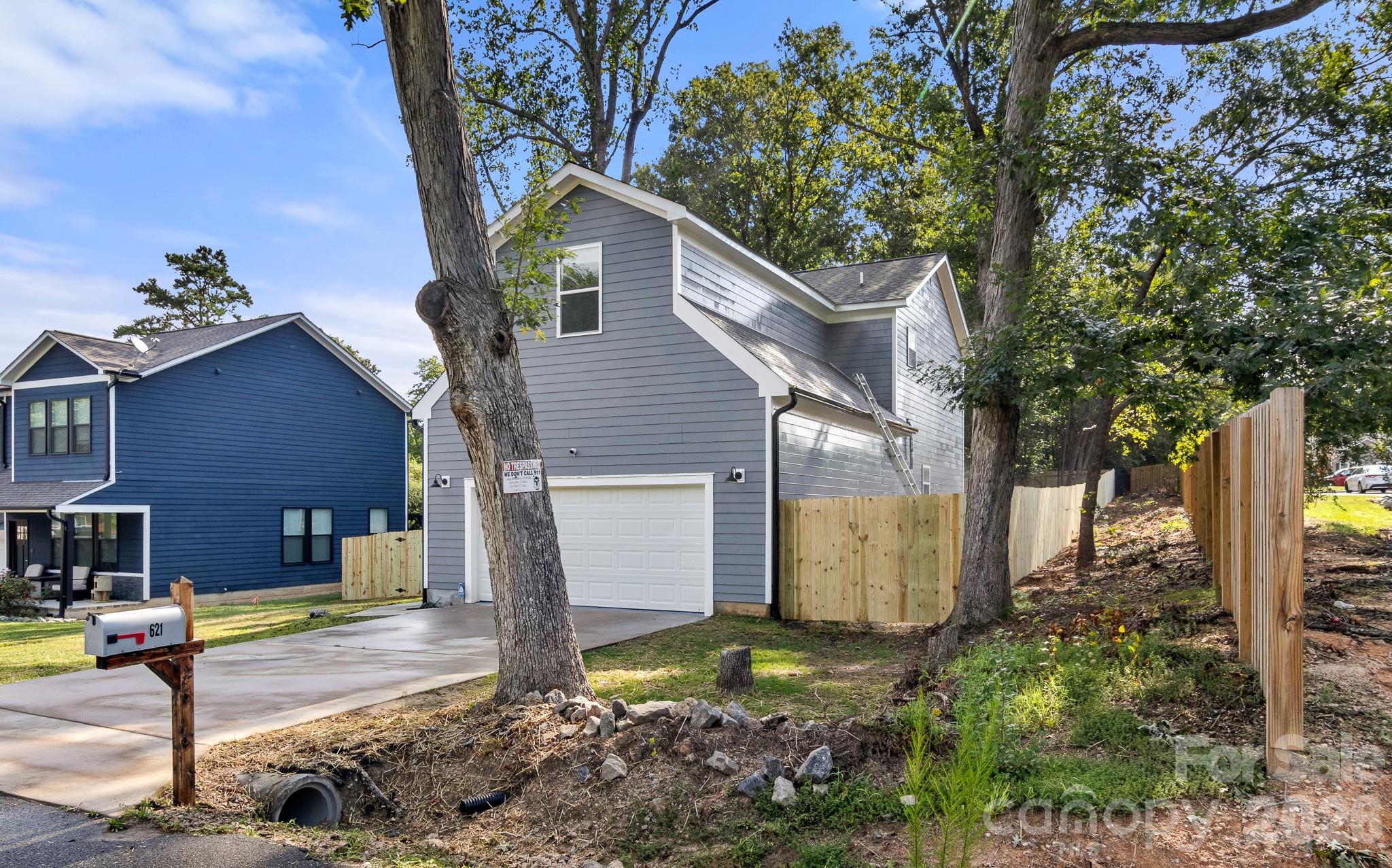 621 Norland Avenue Unit: 2