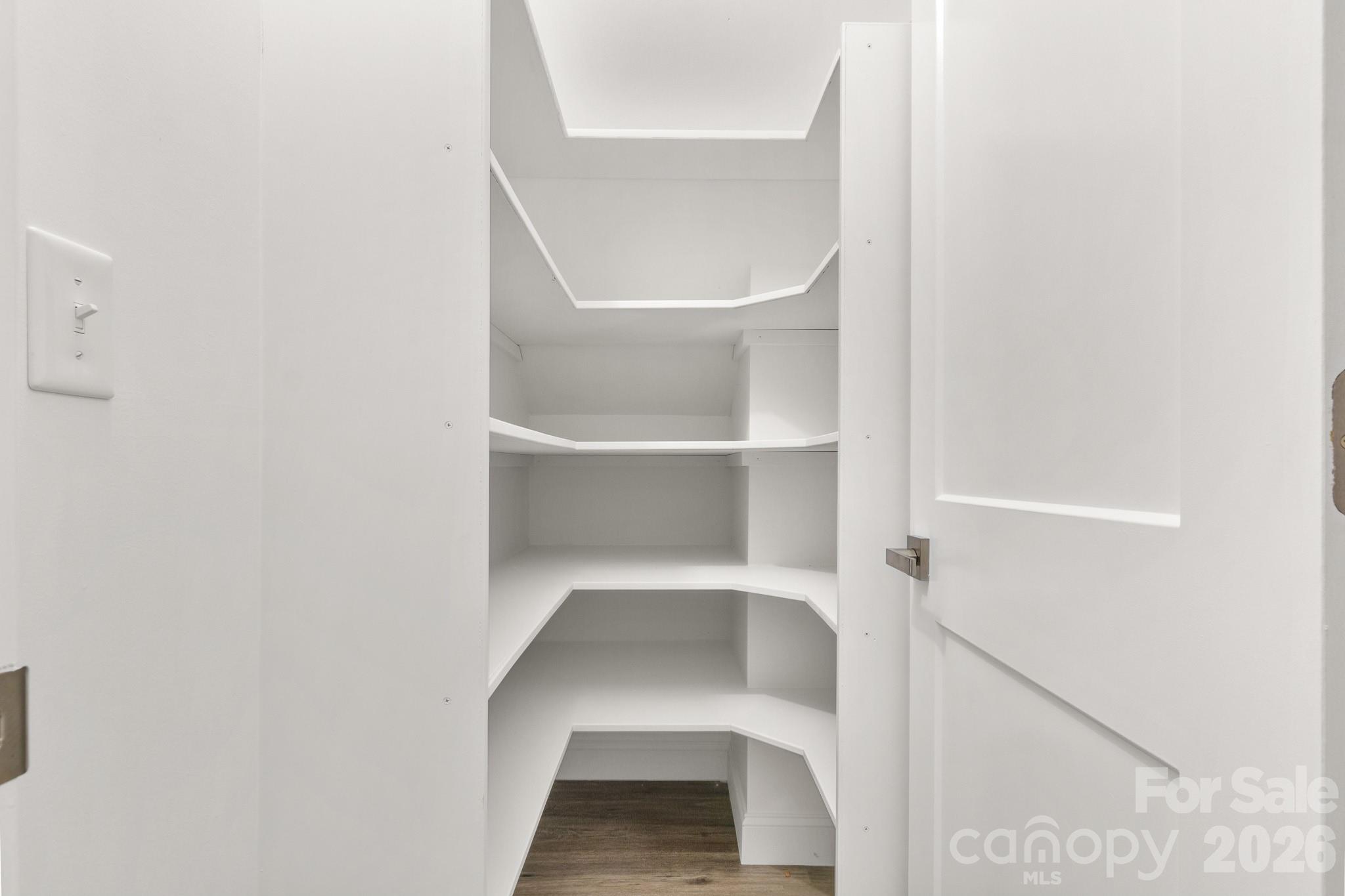 621 Norland Avenue Unit: 2
