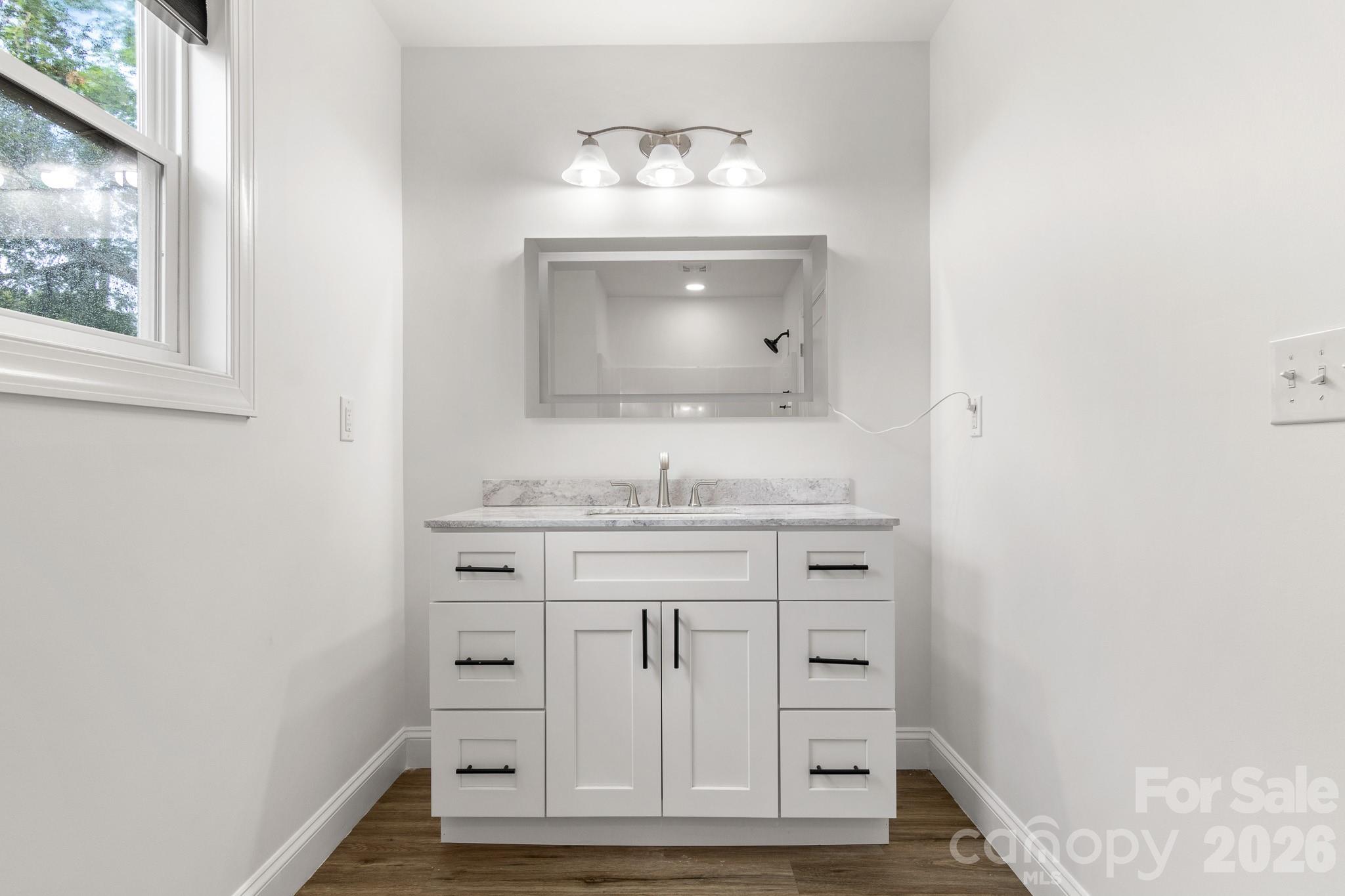 621 Norland Avenue Unit: 2