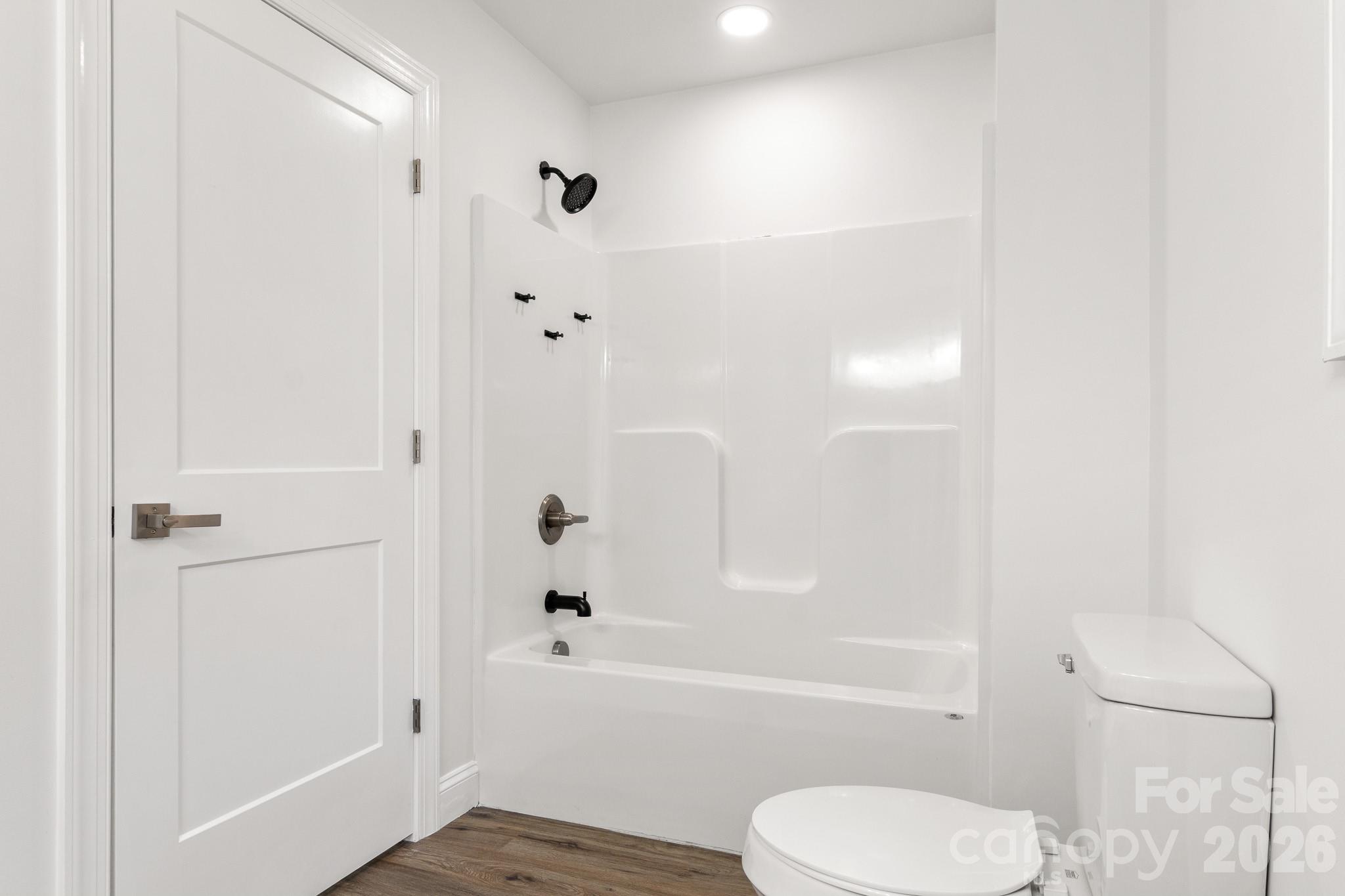 621 Norland Avenue Unit: 2