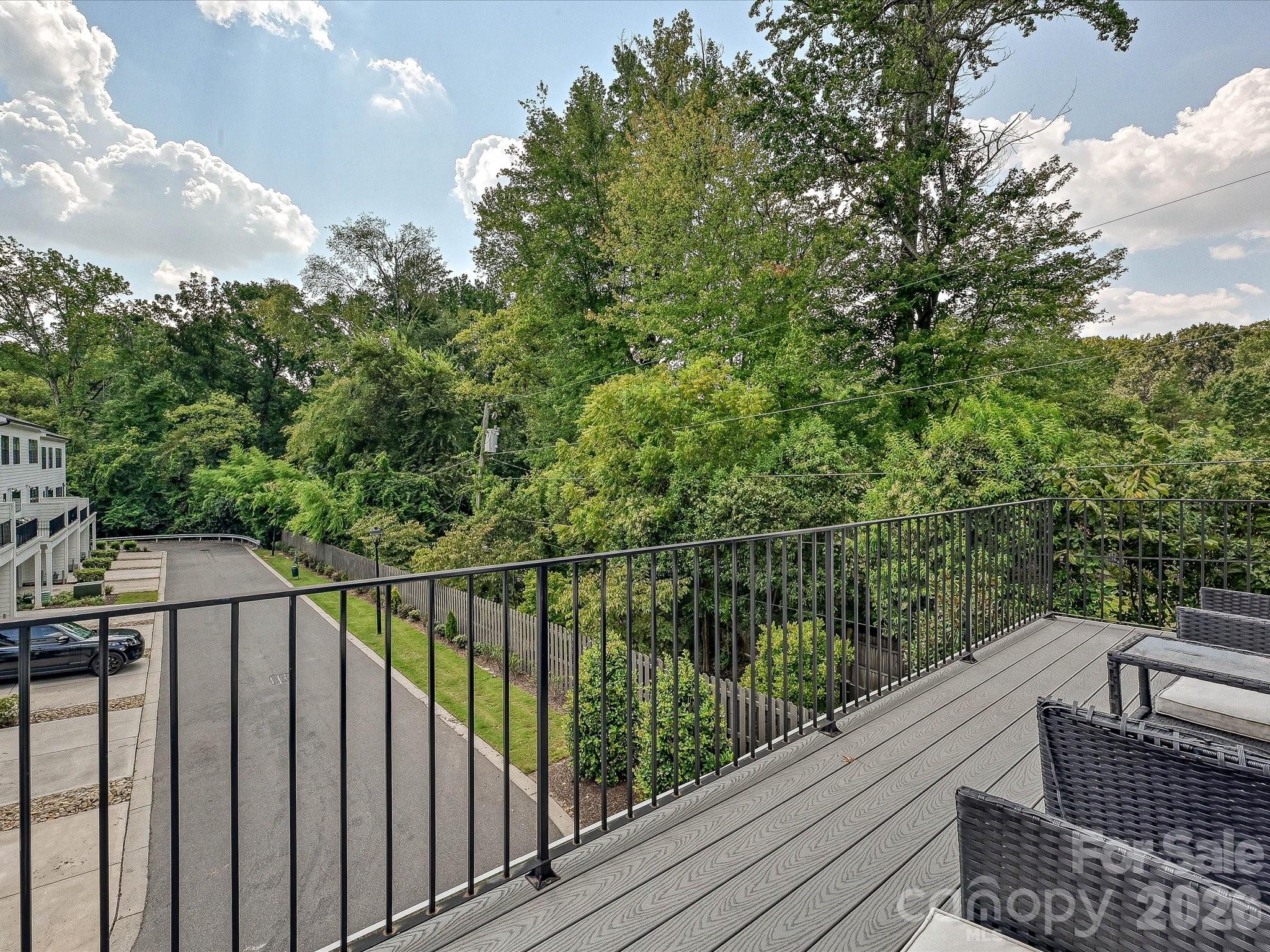 622 E Woodlawn Road