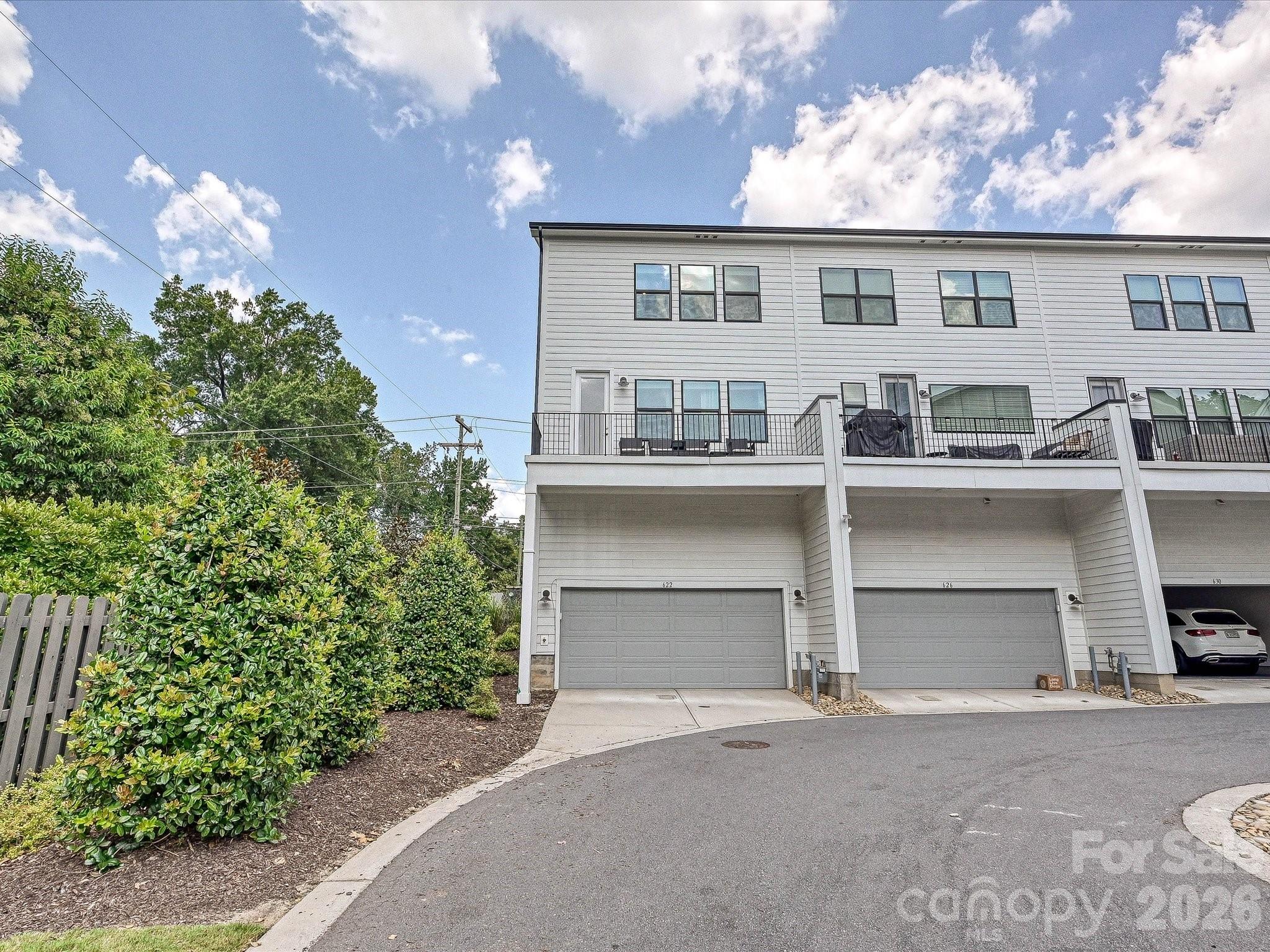 622 E Woodlawn Road