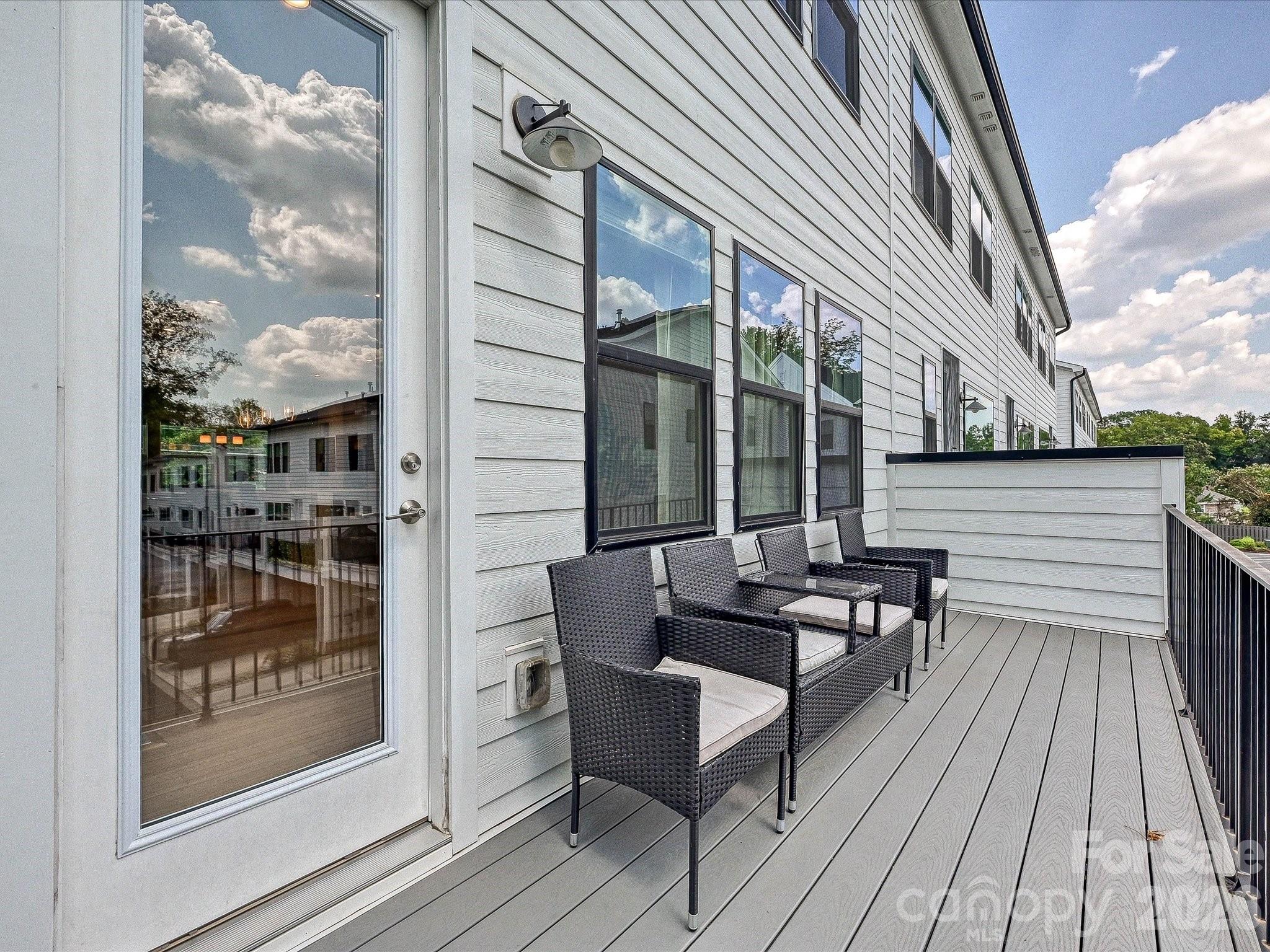 622 E Woodlawn Road