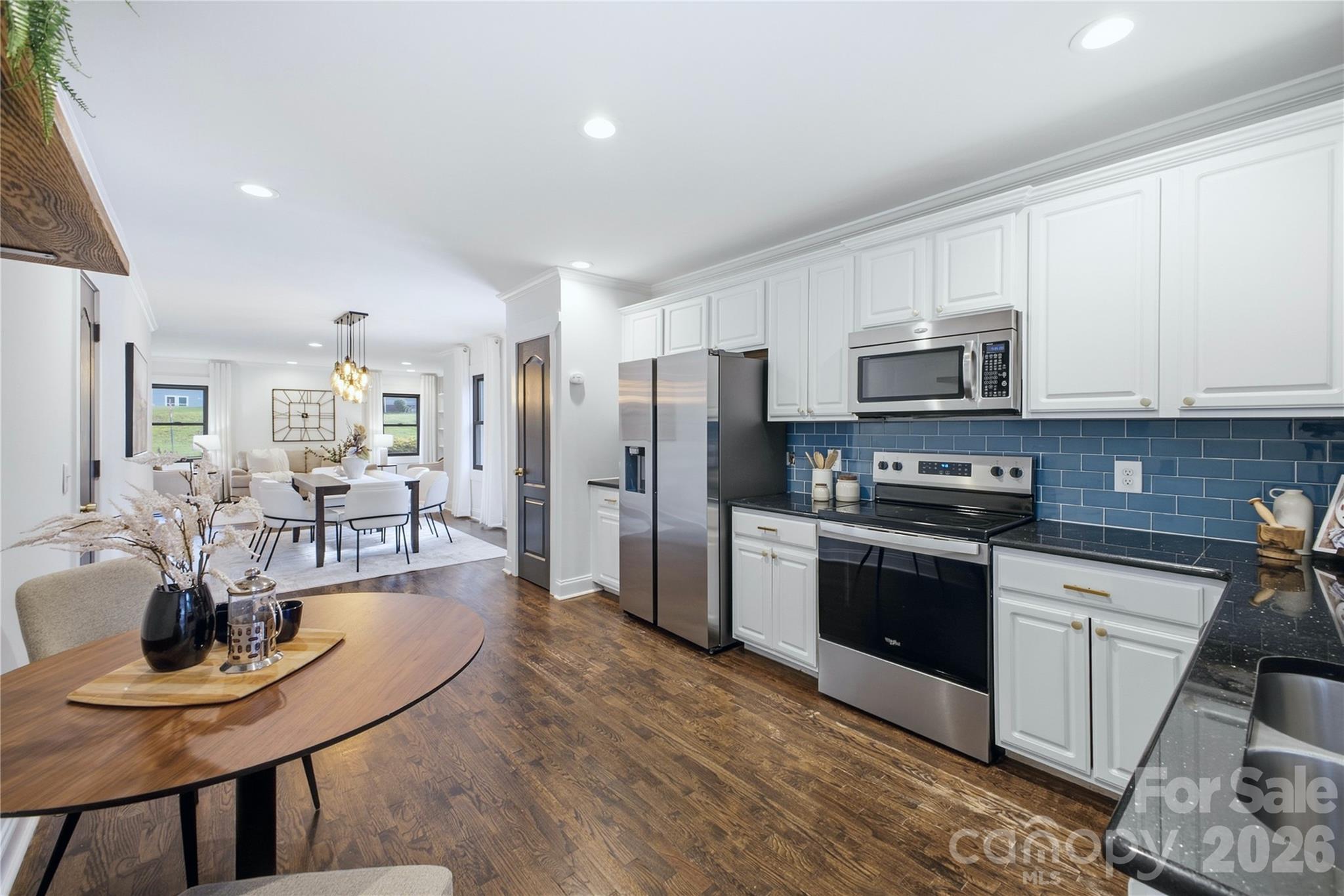 947 Everett Place