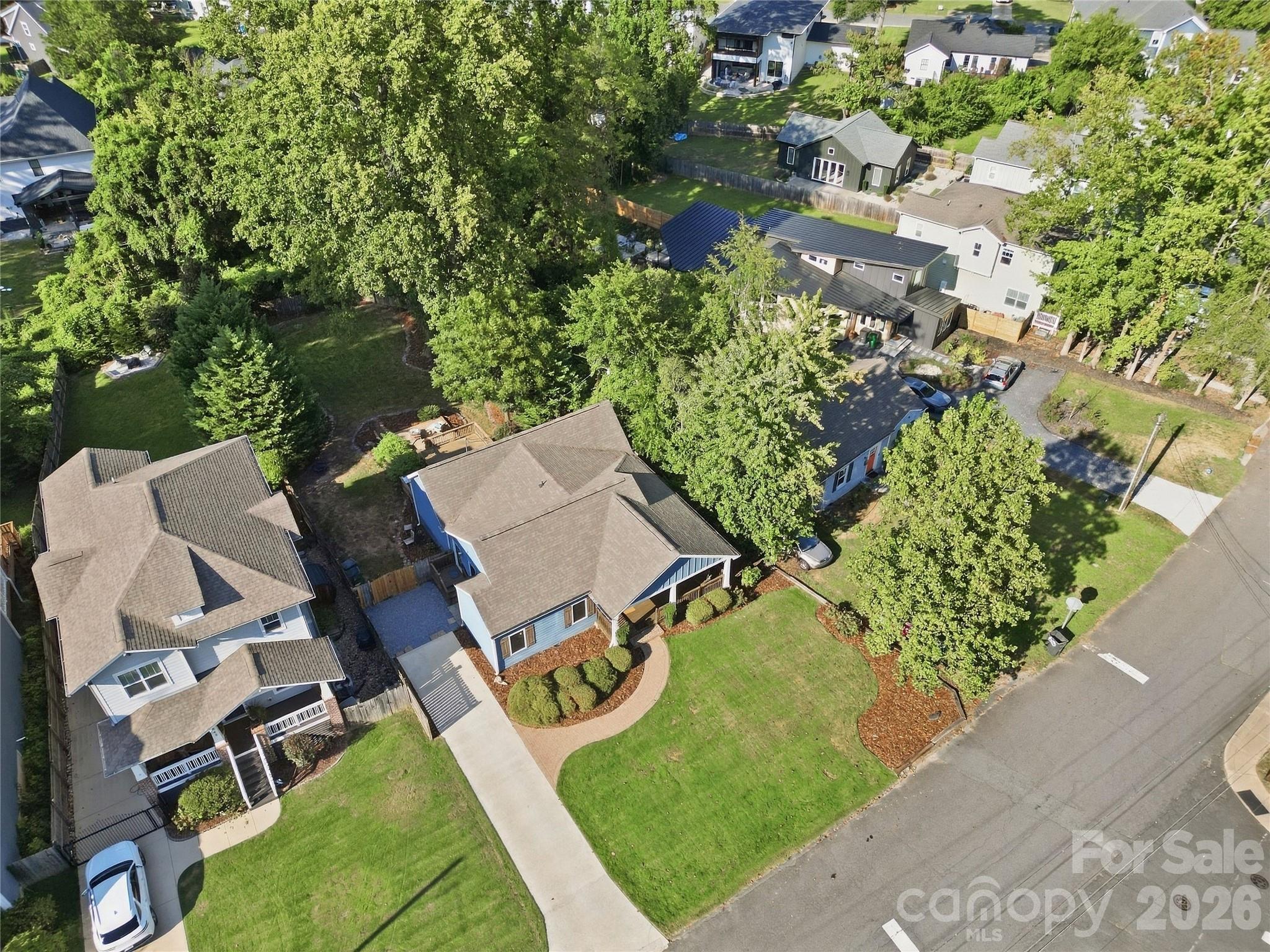 947 Everett Place