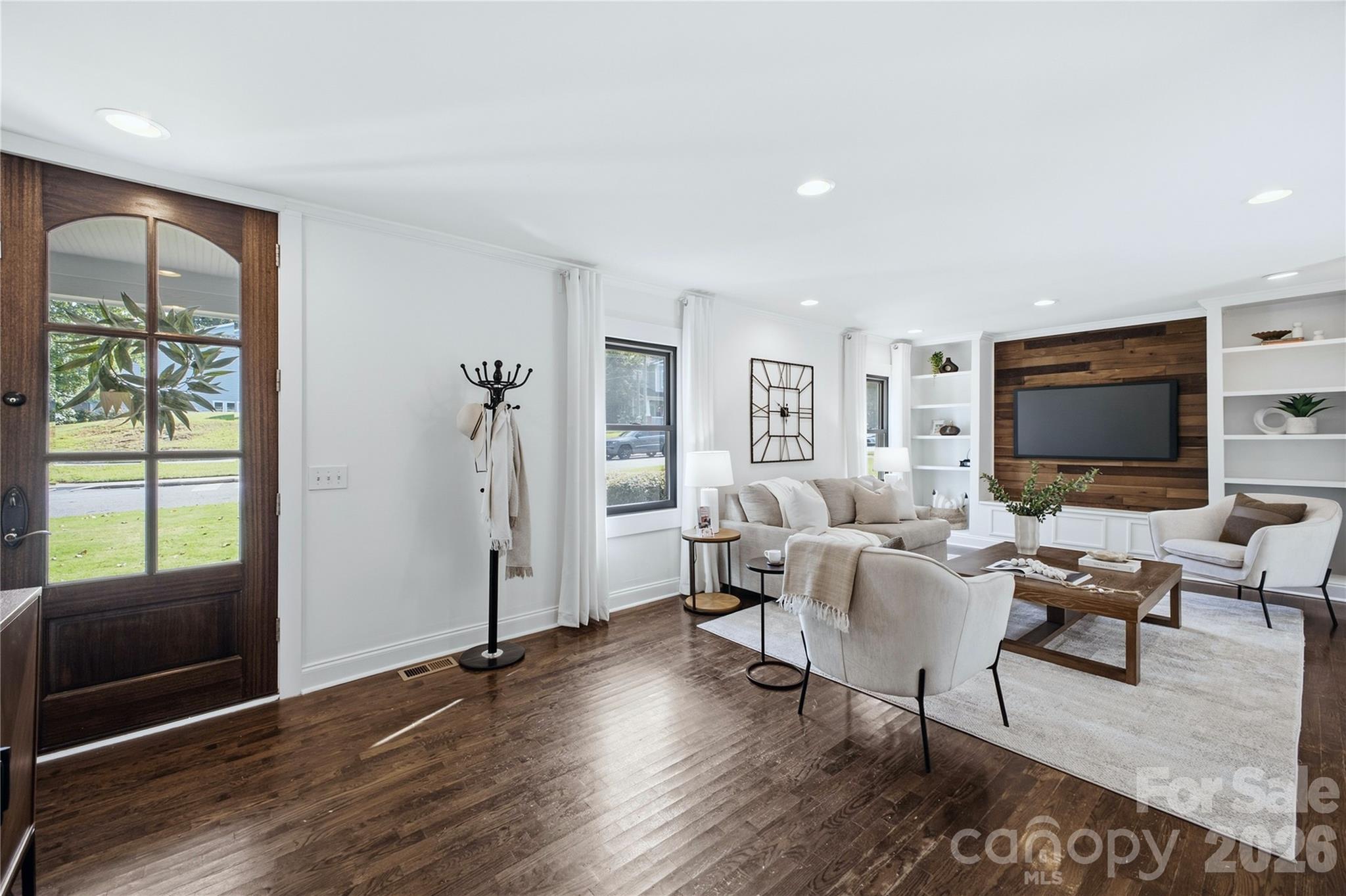 947 Everett Place