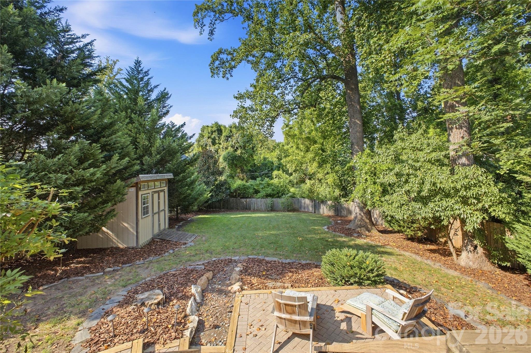 947 Everett Place