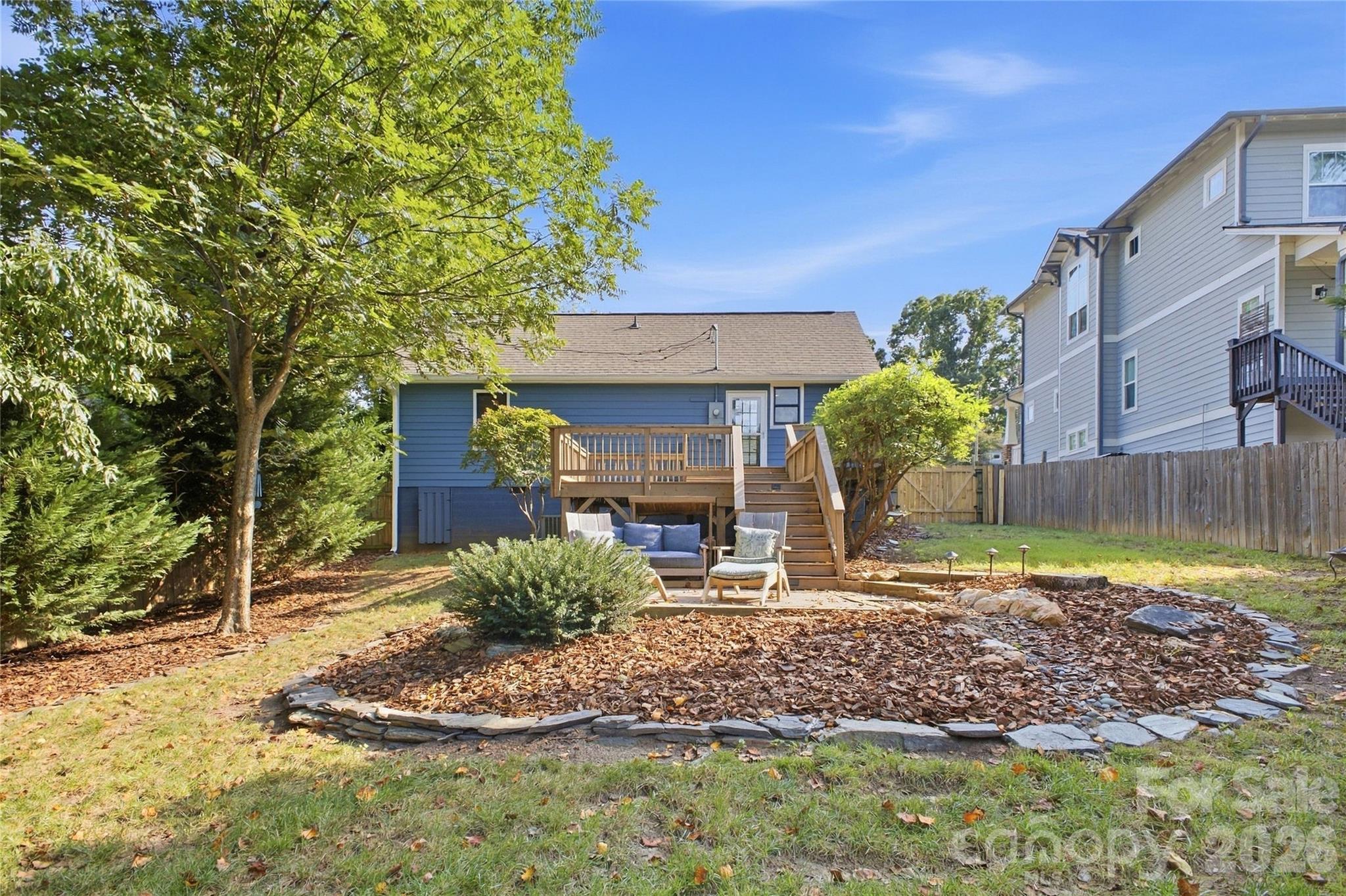 947 Everett Place