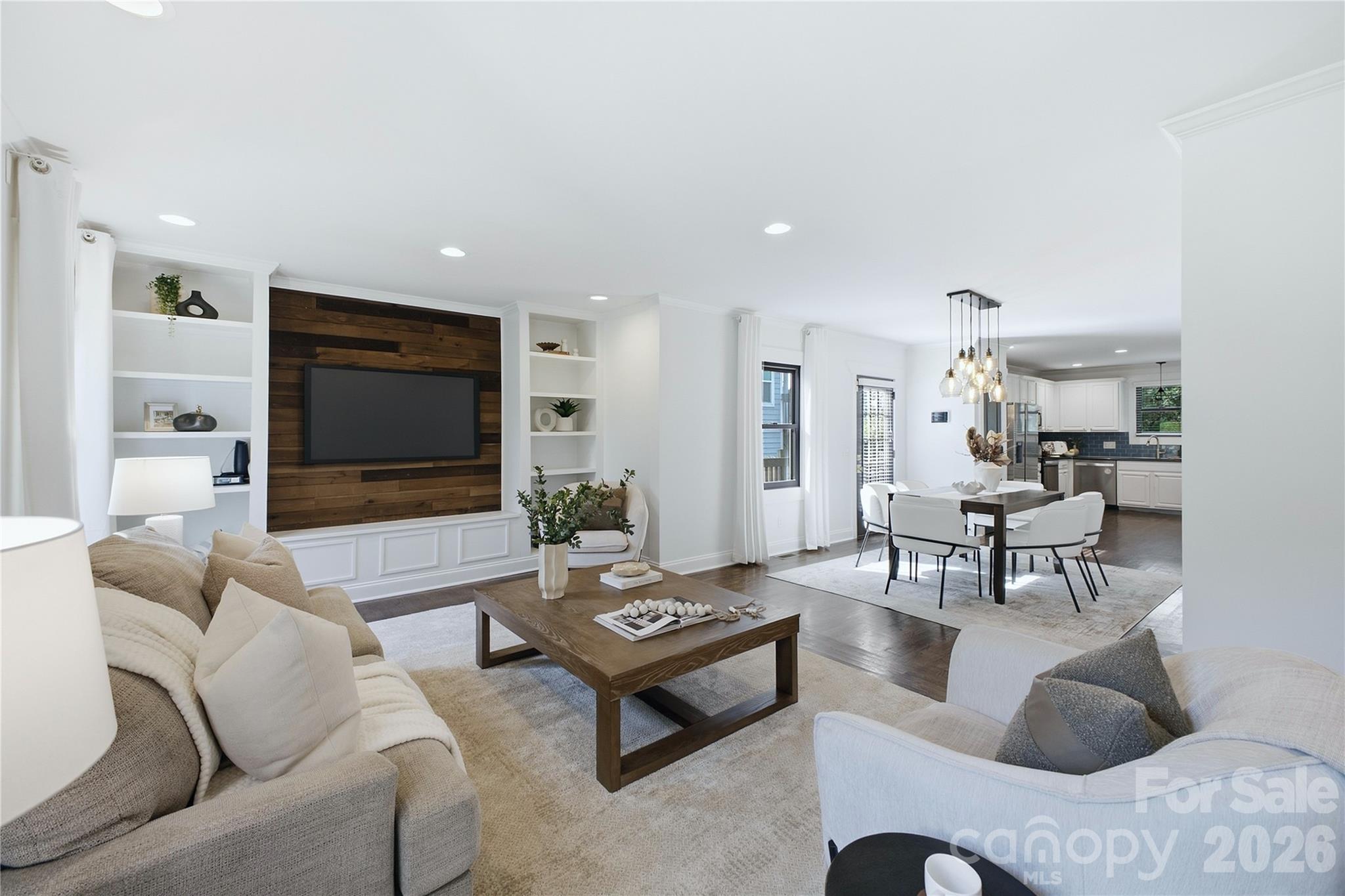 947 Everett Place