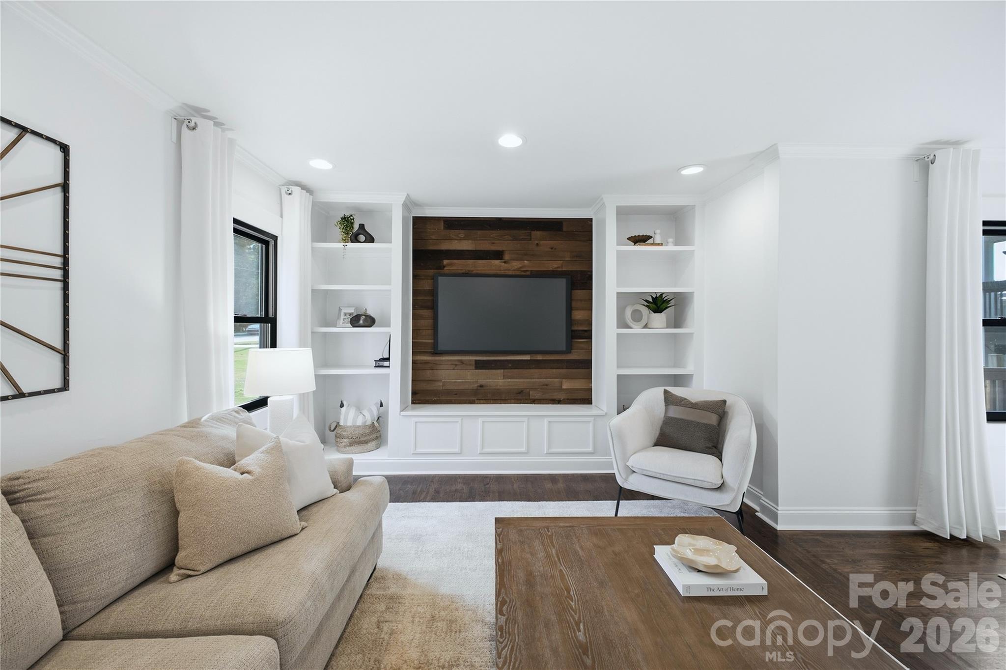 947 Everett Place