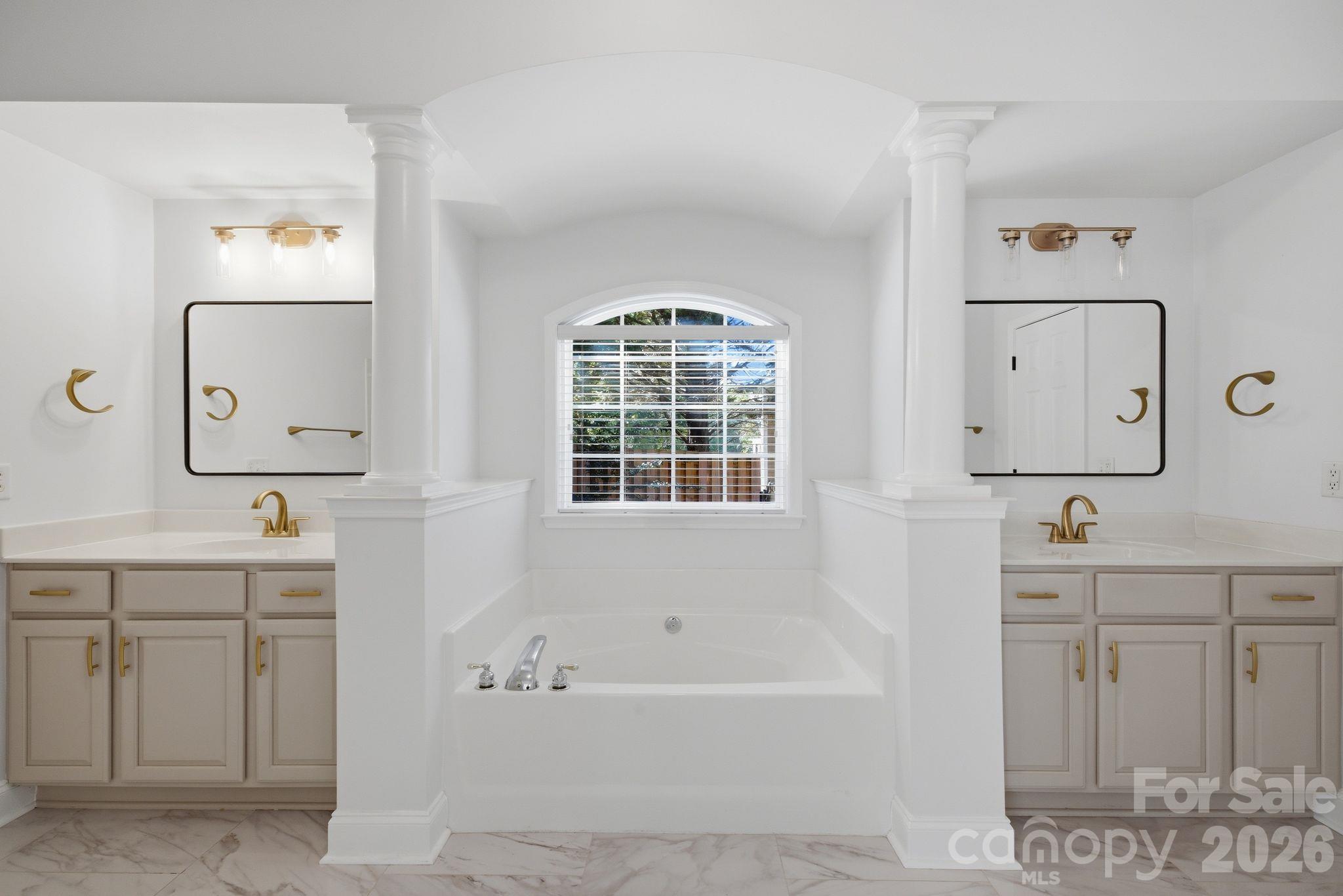 11646 Red Falcon Court