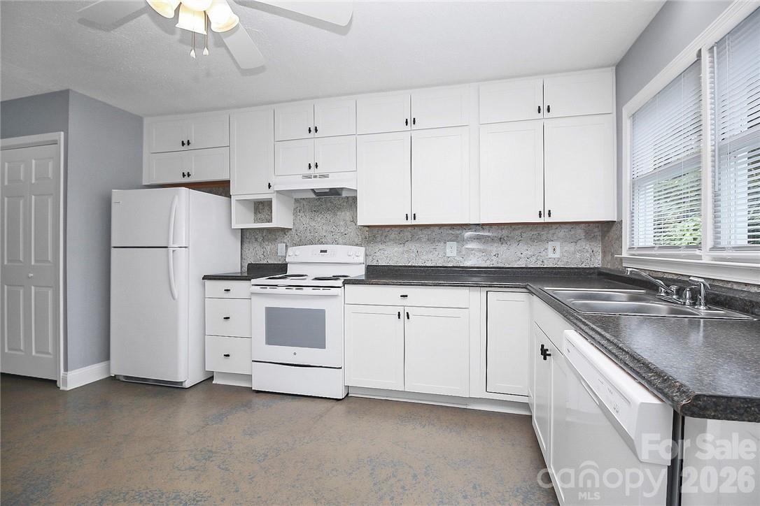 212 Kerr Street NW