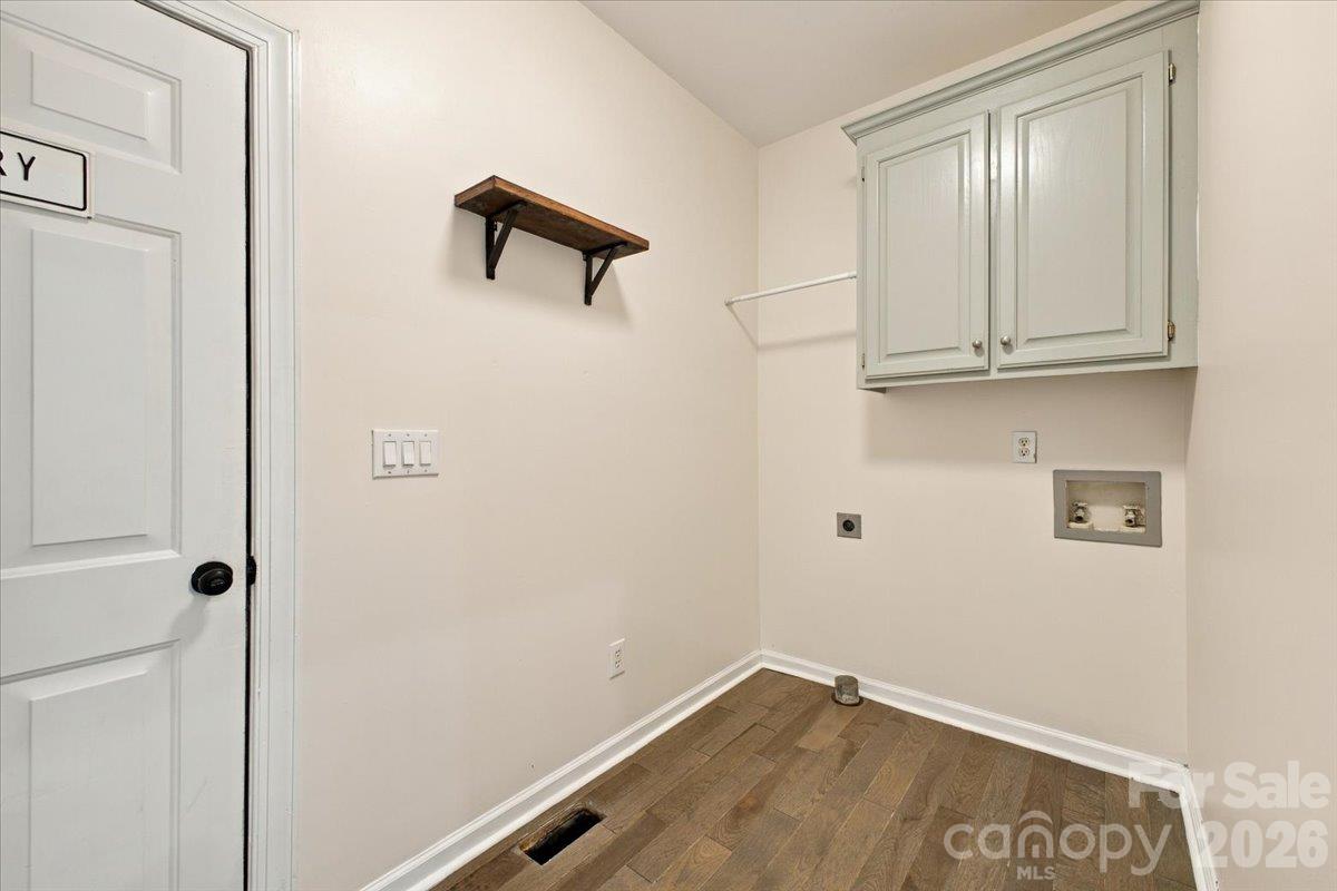 1261 Boswell Court