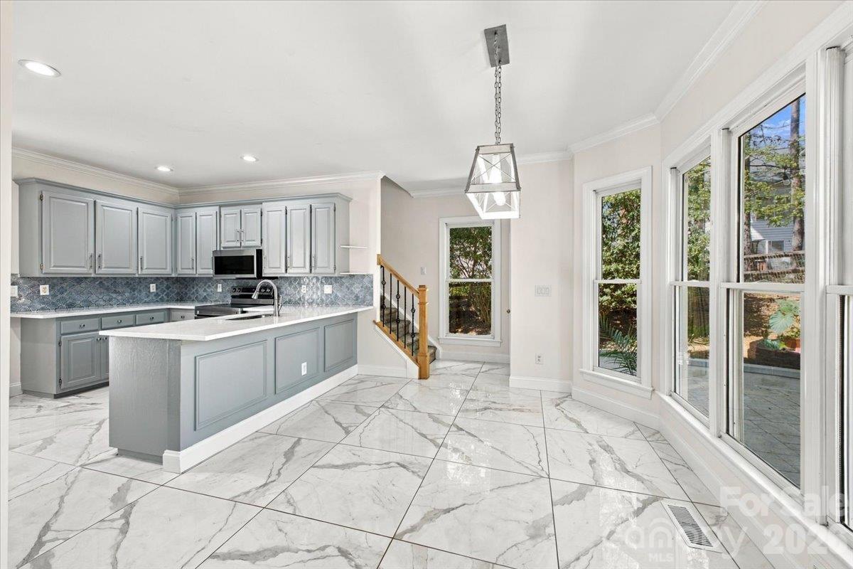 1261 Boswell Court