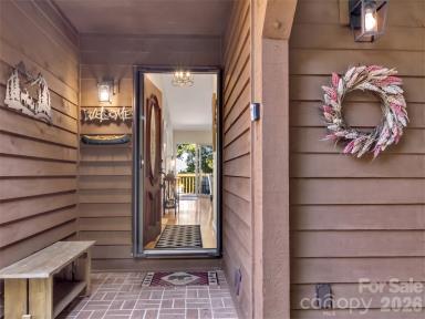 927 Henry Dingus Way