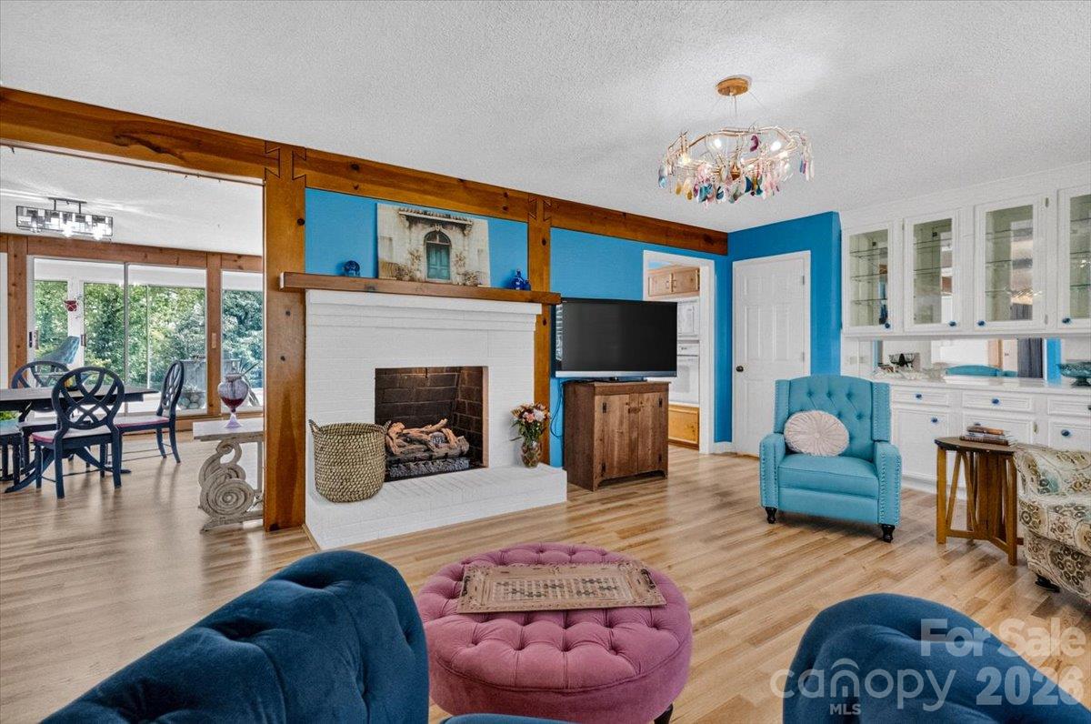 2086 Old Mountain Road