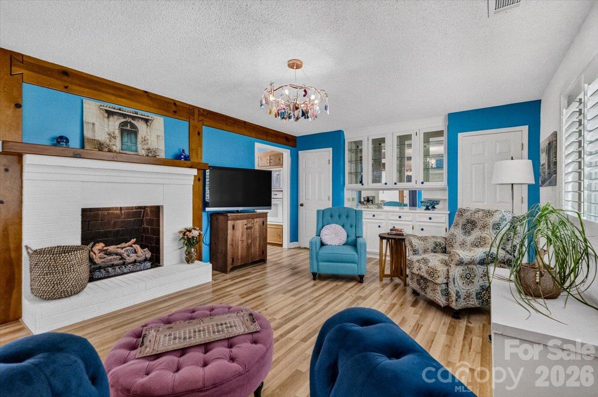 2086 Old Mountain Road