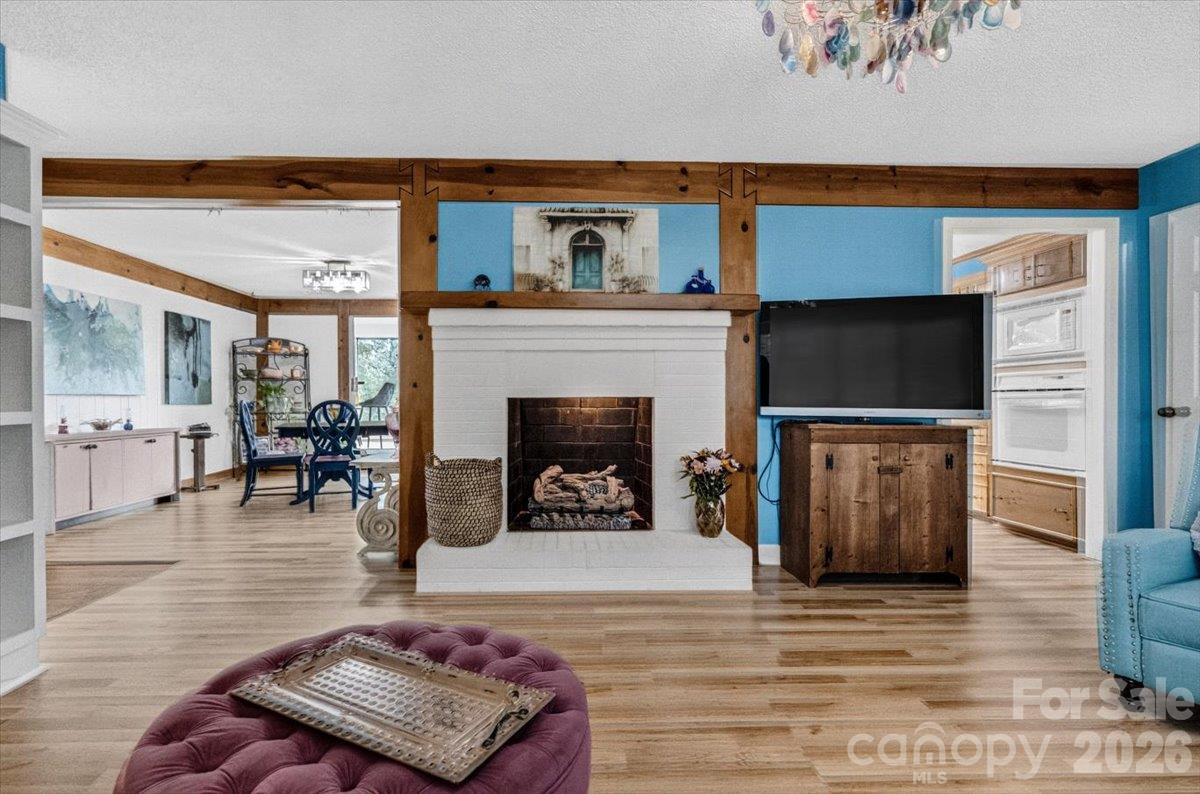 2086 Old Mountain Road