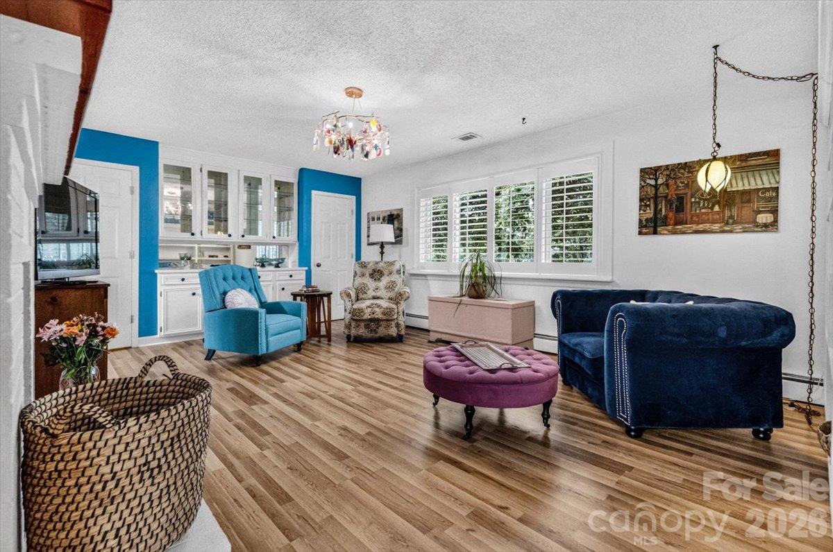 2086 Old Mountain Road