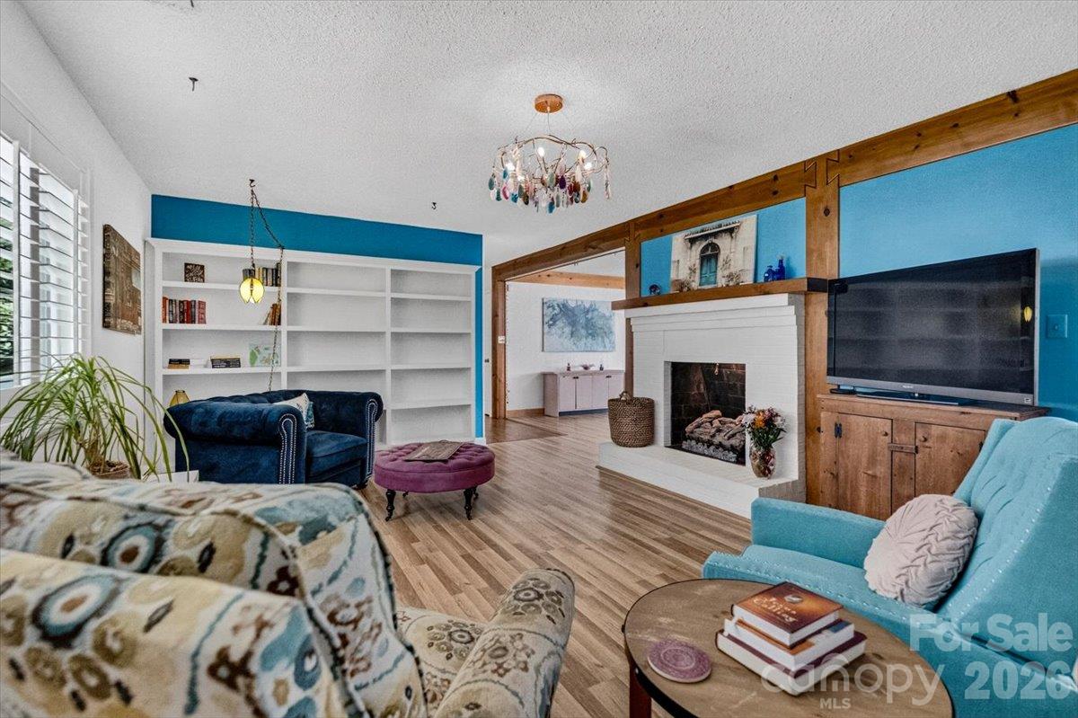 2086 Old Mountain Road