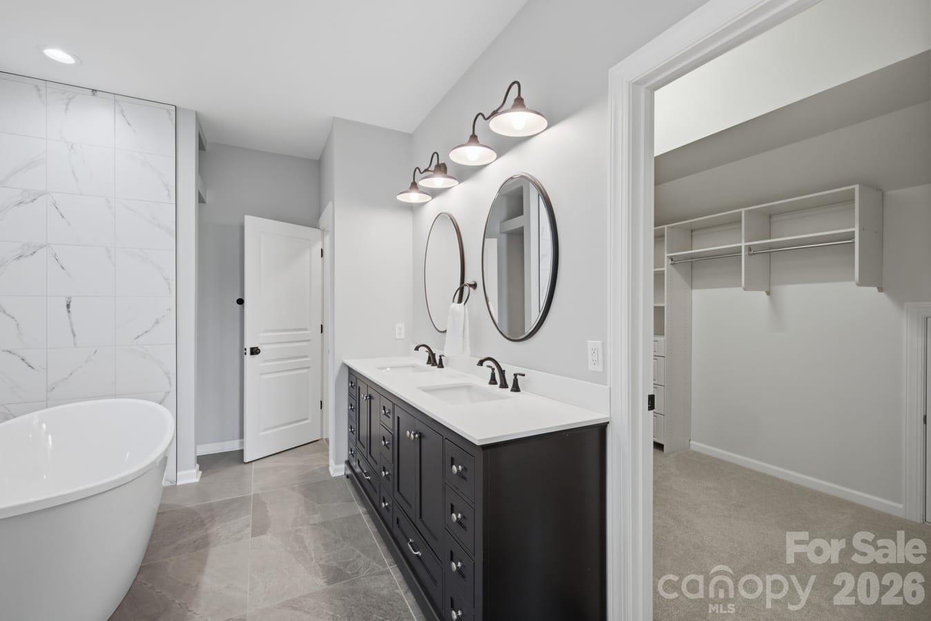 8424 Loxton Circle