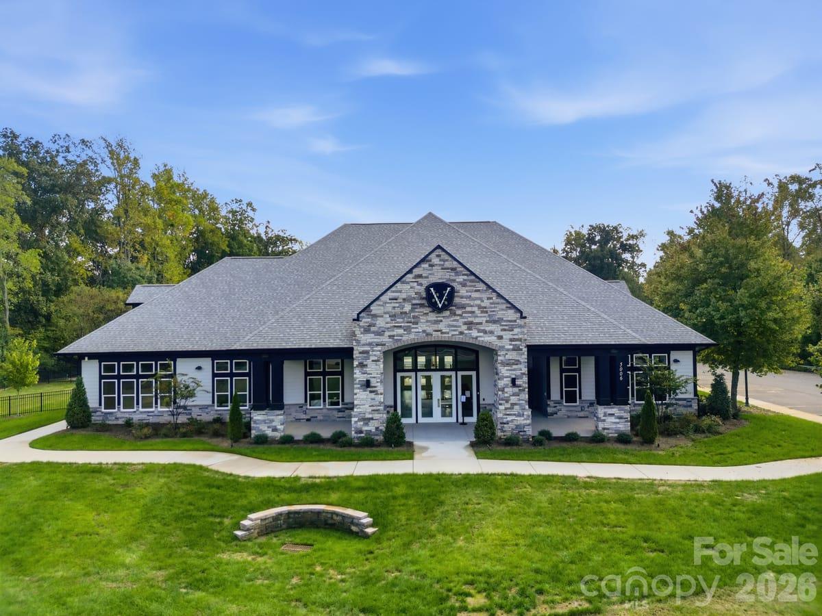 8424 Loxton Circle