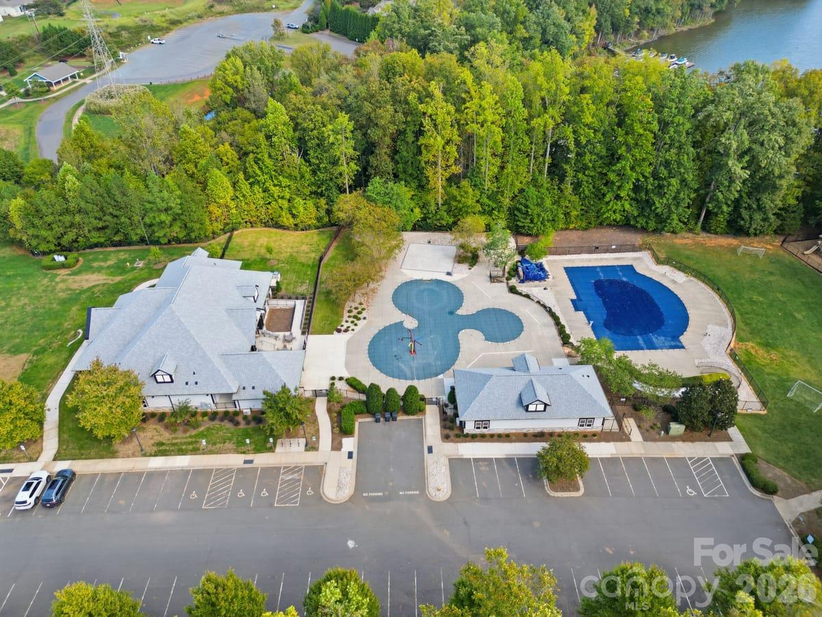 8424 Loxton Circle