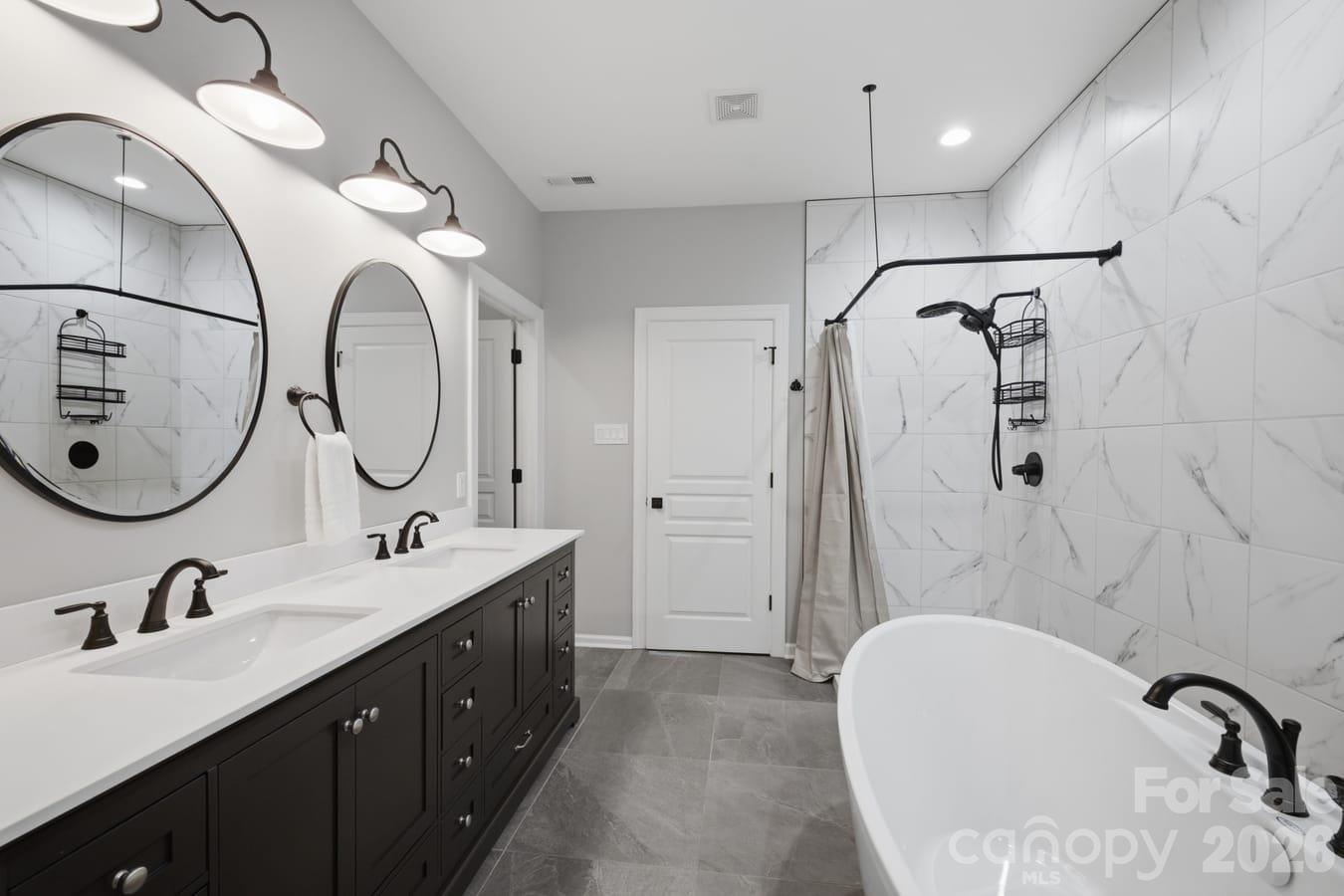 8424 Loxton Circle