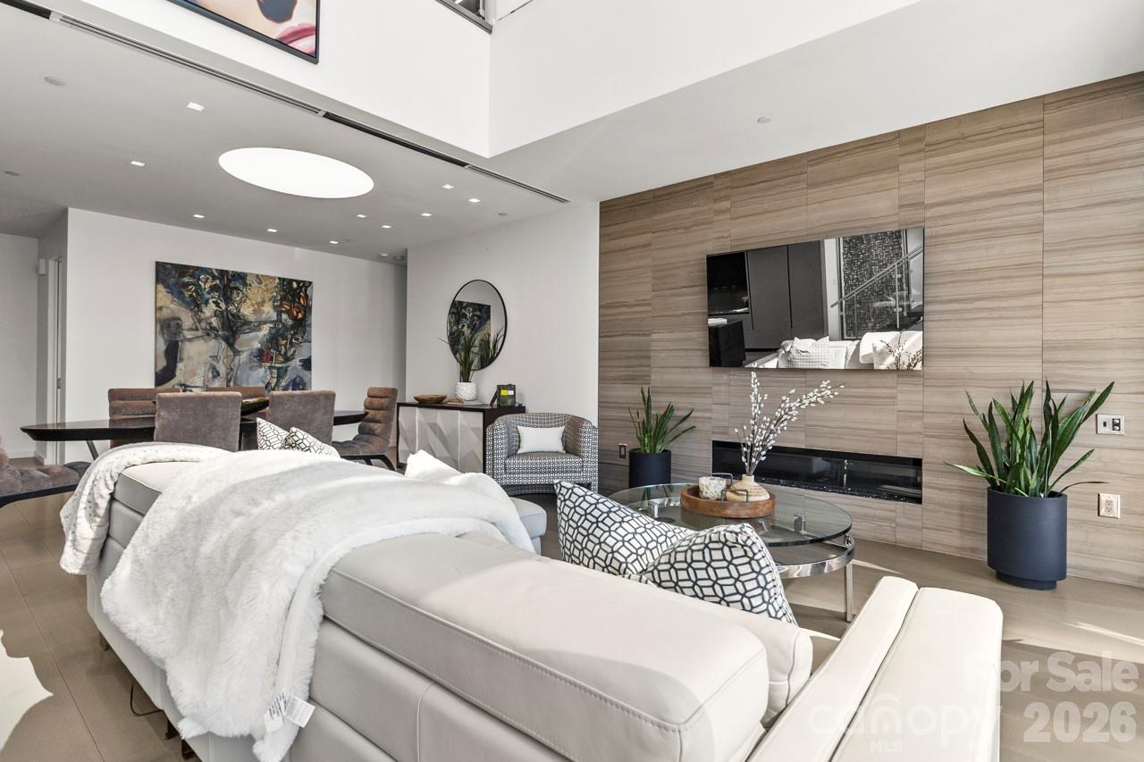 435 S Tryon Street Unit: 901