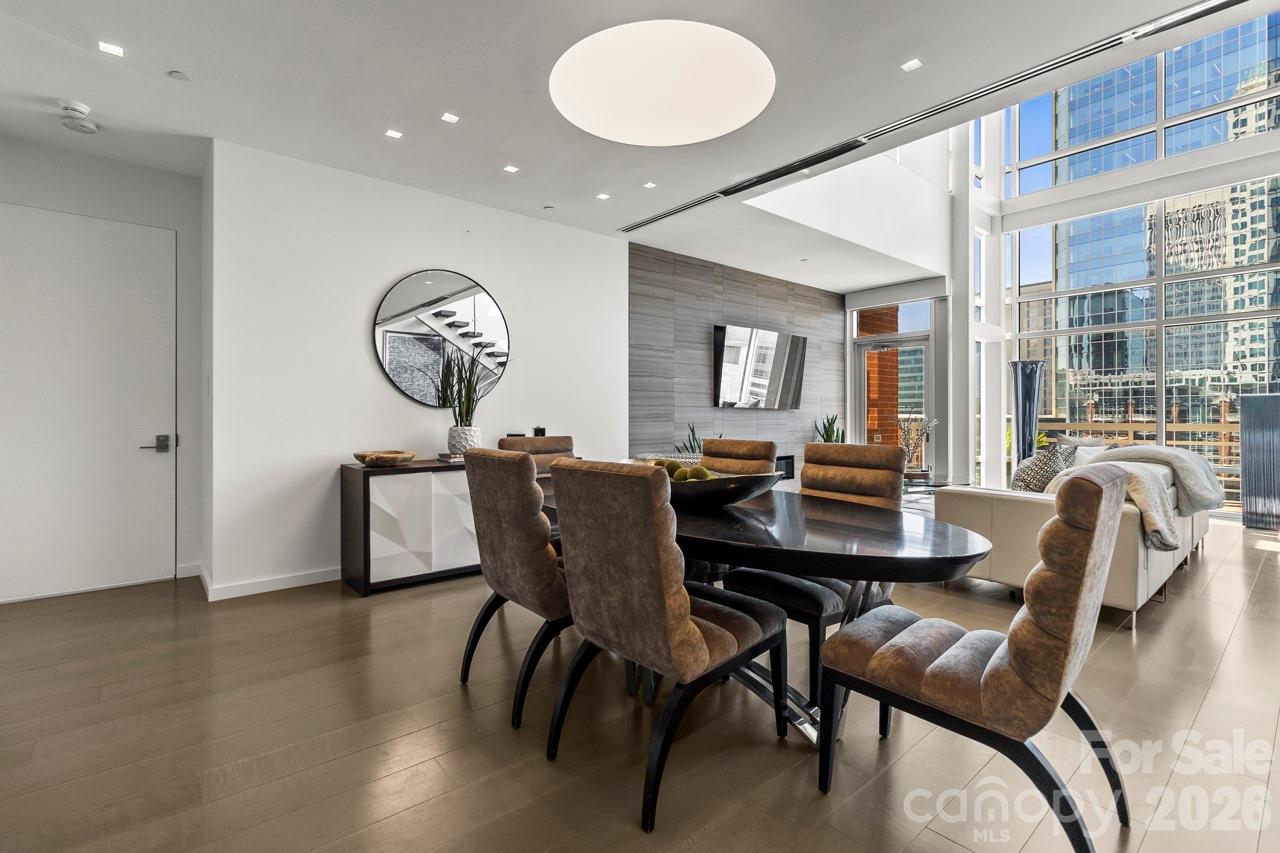 435 S Tryon Street Unit: 901