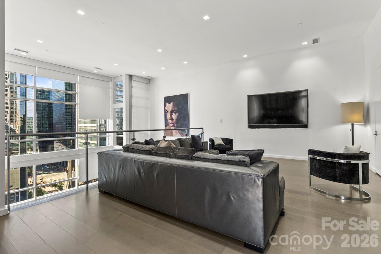435 S Tryon Street Unit: 901