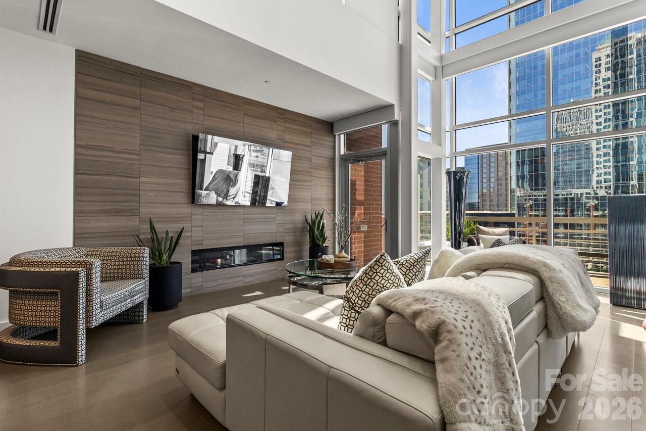 435 S Tryon Street Unit: 901